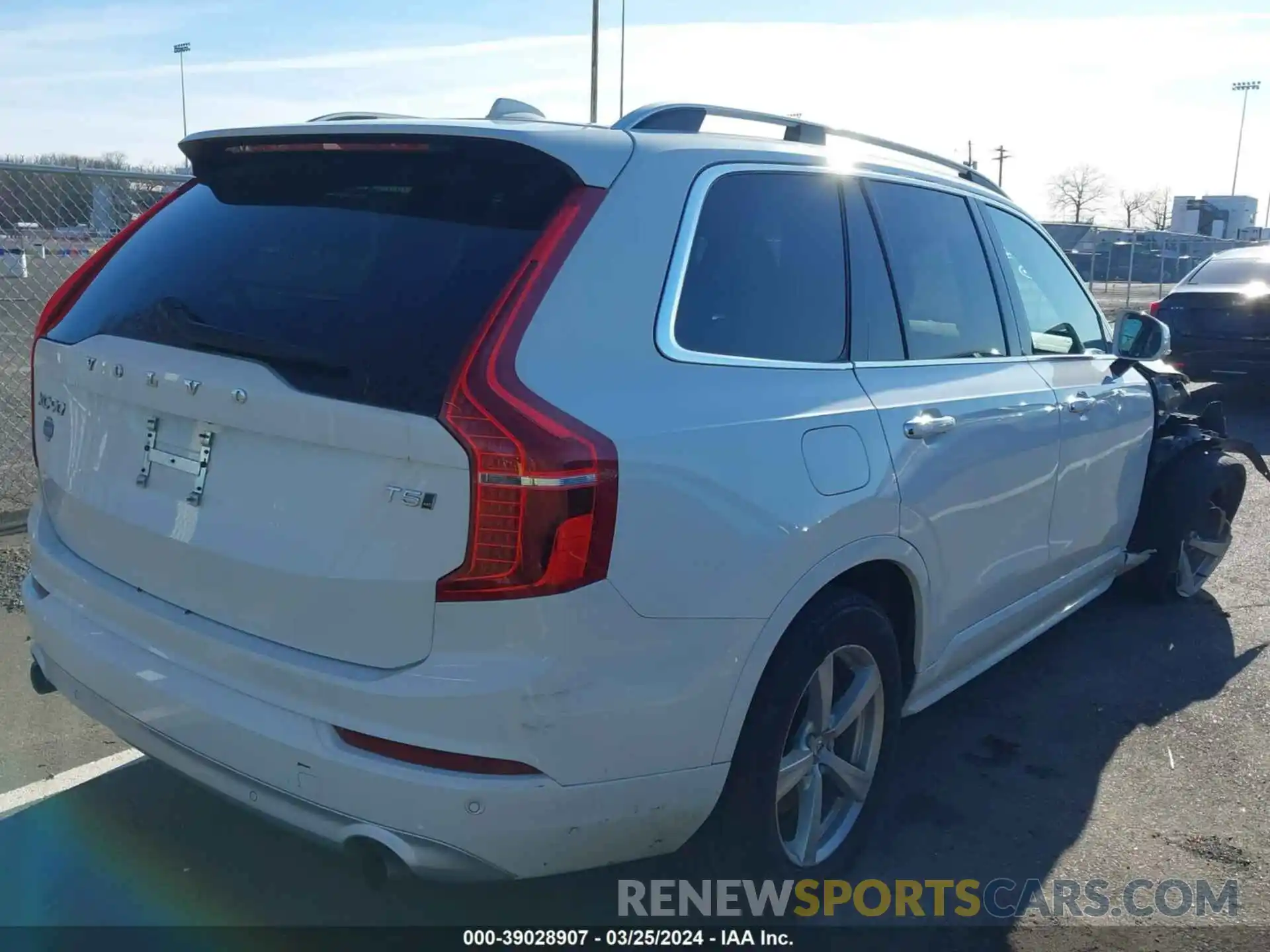 4 Photograph of a damaged car YV4102PK7K1506393 VOLVO XC90 2019