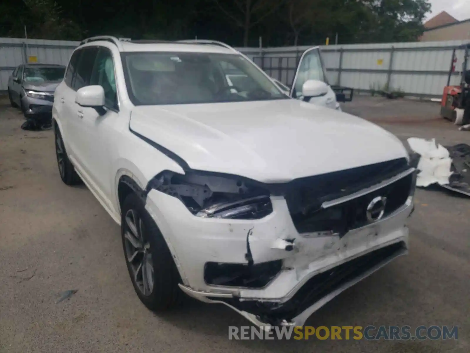 1 Photograph of a damaged car YV4102PK9K1441739 VOLVO XC90 2019