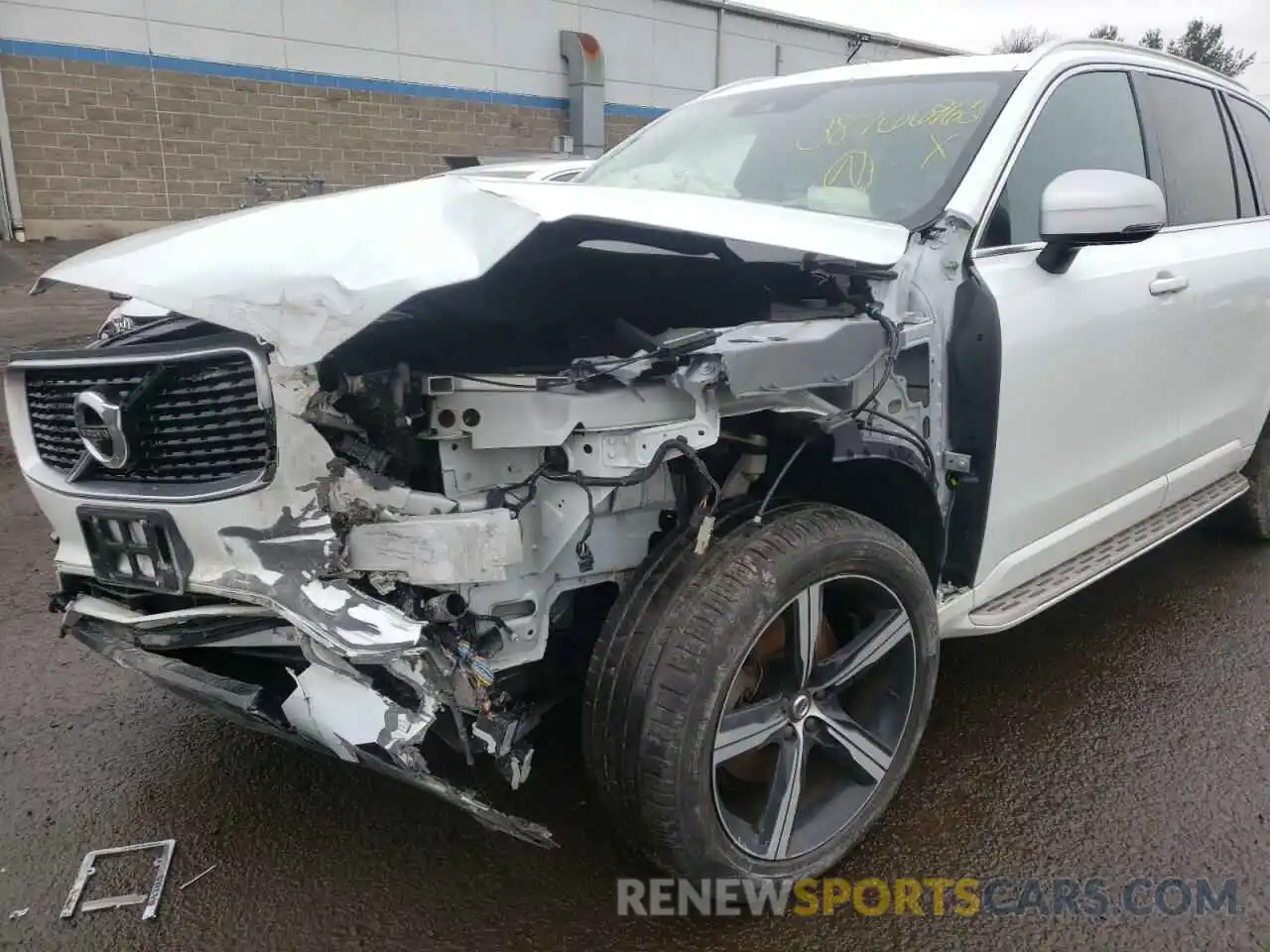 9 Photograph of a damaged car YV4102PM0K1432560 VOLVO XC90 2019