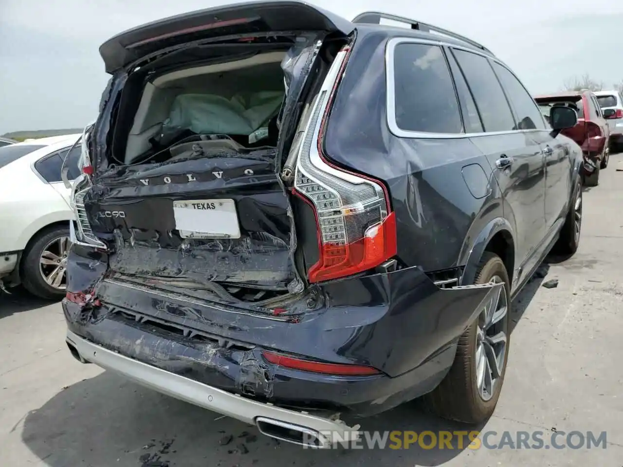 4 Photograph of a damaged car YV4A22PKXK1419274 VOLVO XC90 2019