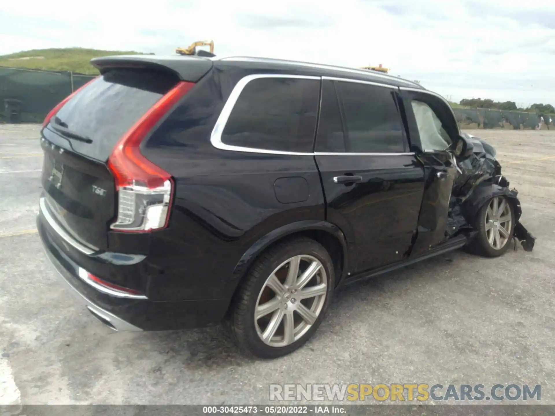 4 Photograph of a damaged car YV4A22PL0K1511776 VOLVO XC90 2019