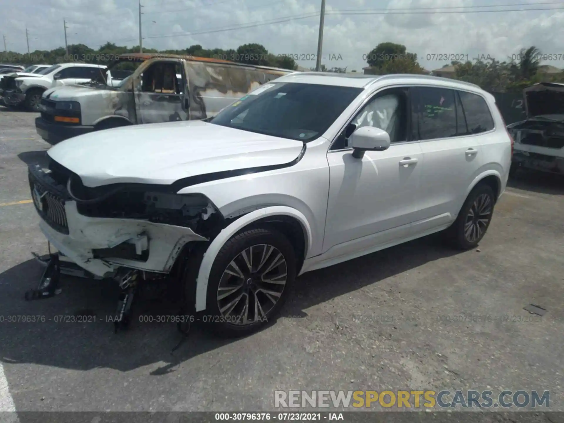 2 Photograph of a damaged car YV4102CK0L1598261 VOLVO XC90 2020