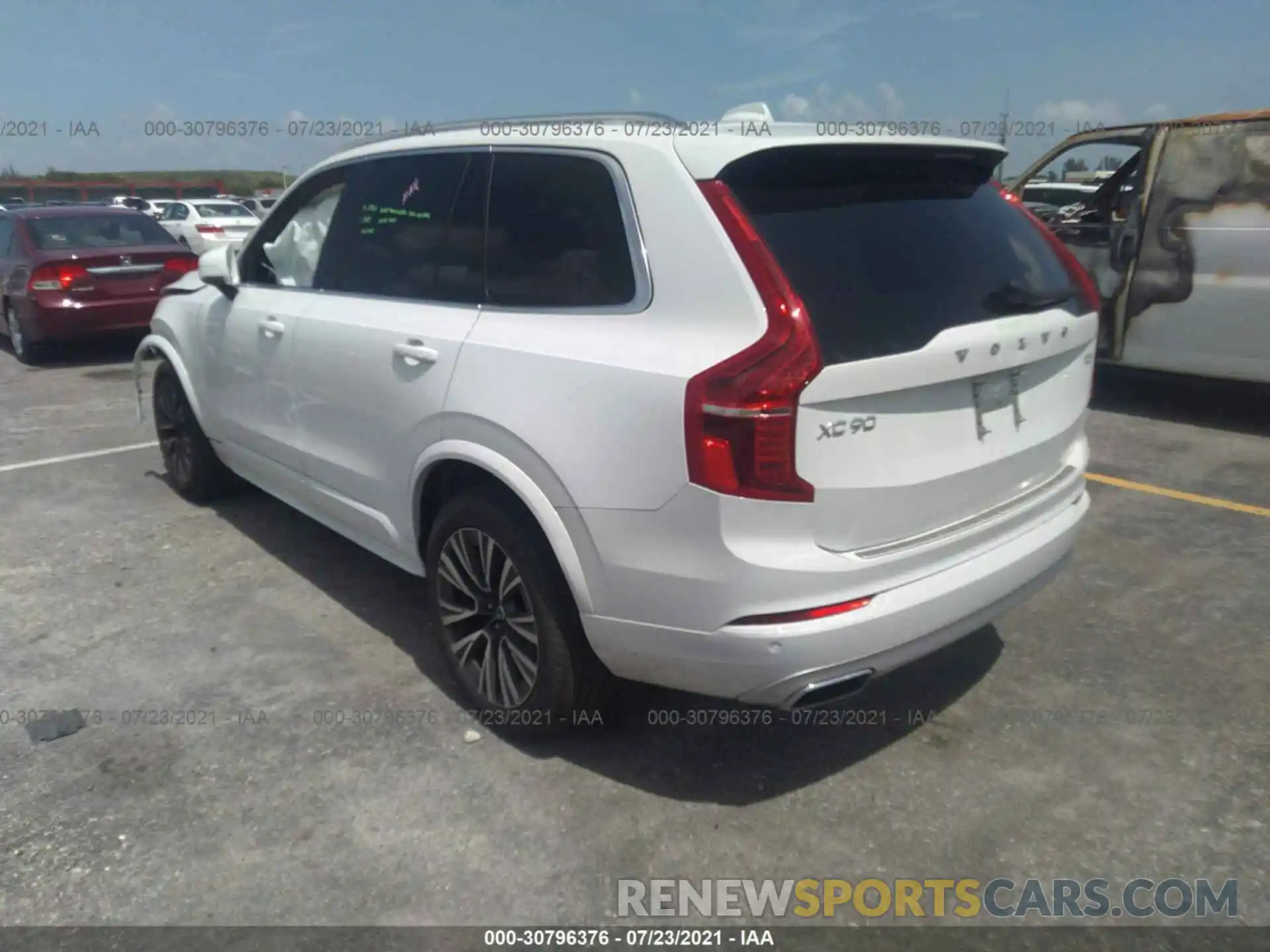 3 Photograph of a damaged car YV4102CK0L1598261 VOLVO XC90 2020