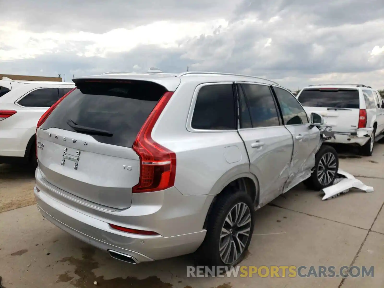 4 Photograph of a damaged car YV4102CK0L1617620 VOLVO XC90 2020