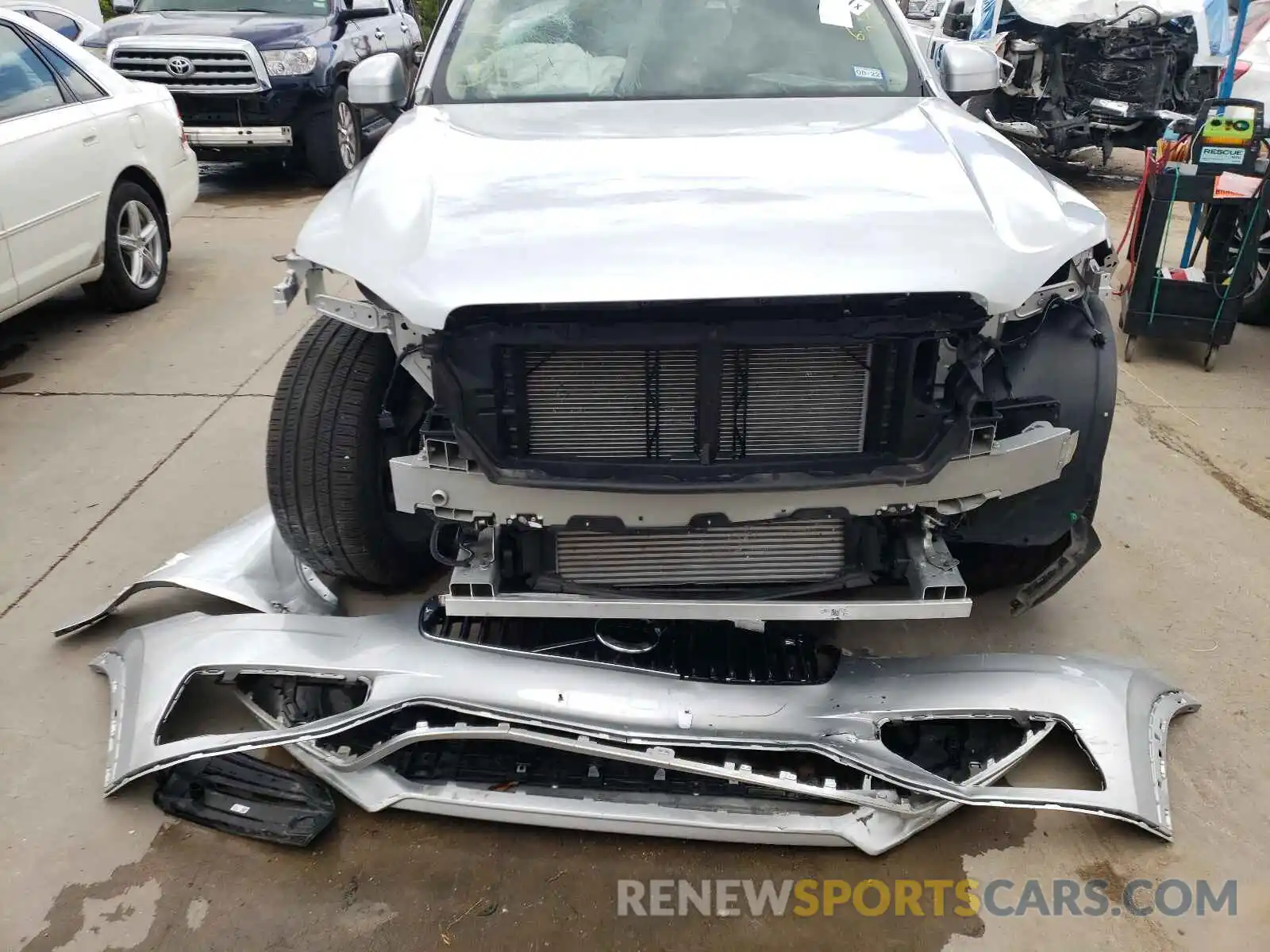 9 Photograph of a damaged car YV4102CK0L1617620 VOLVO XC90 2020