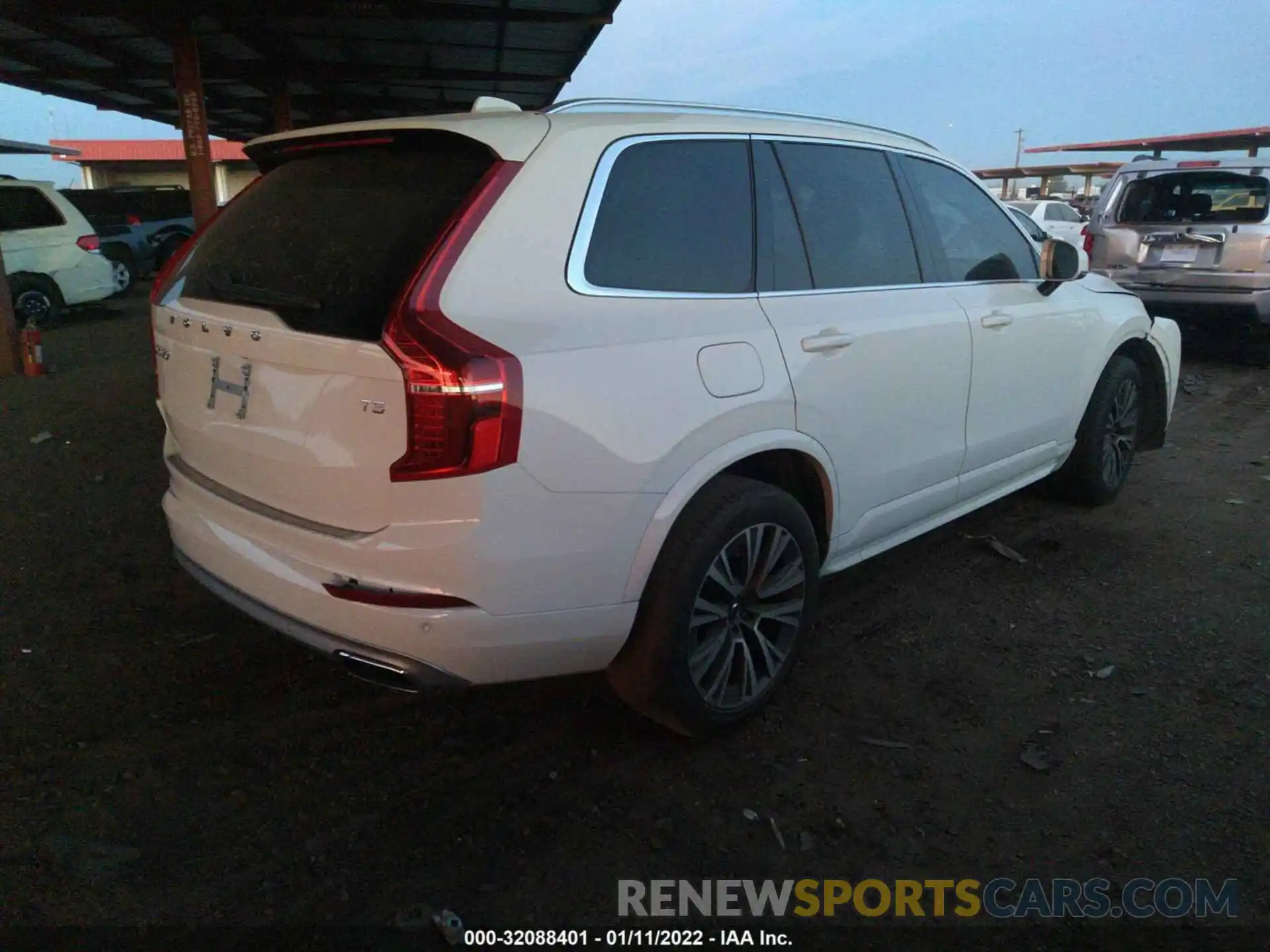 4 Photograph of a damaged car YV4102CK4L1594472 VOLVO XC90 2020