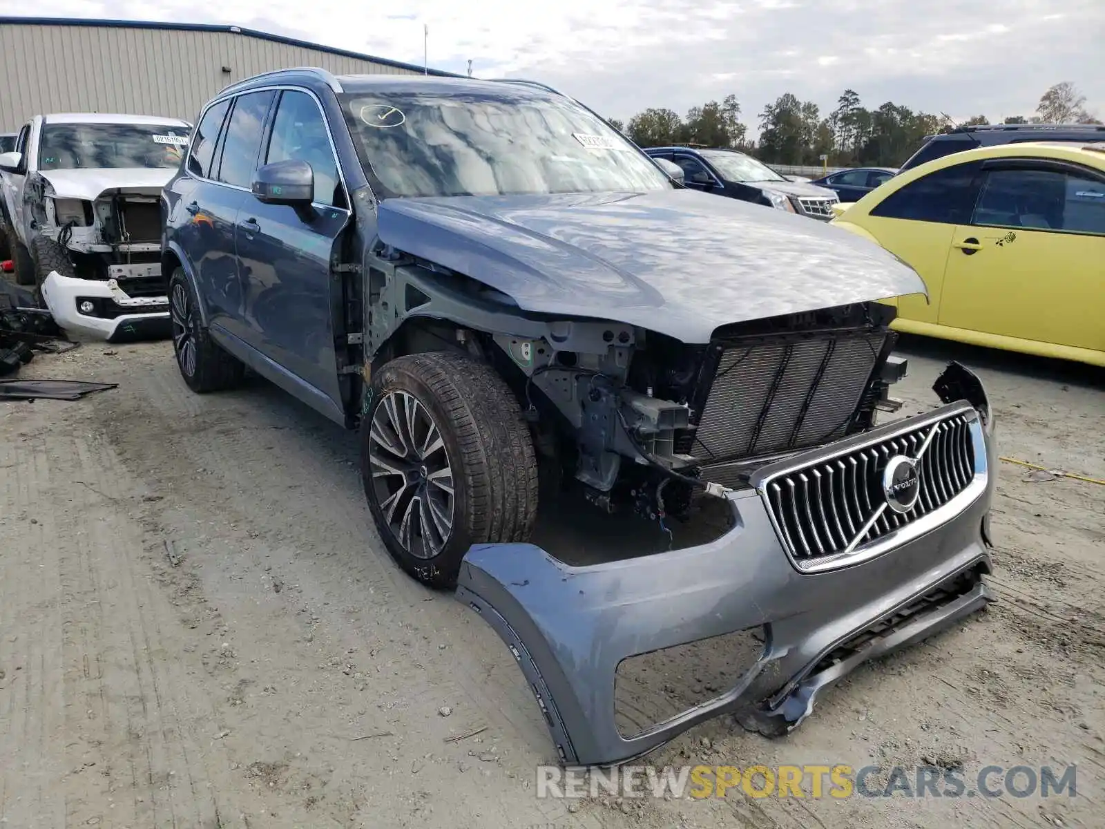 1 Photograph of a damaged car YV4102CK6L1571744 VOLVO XC90 2020