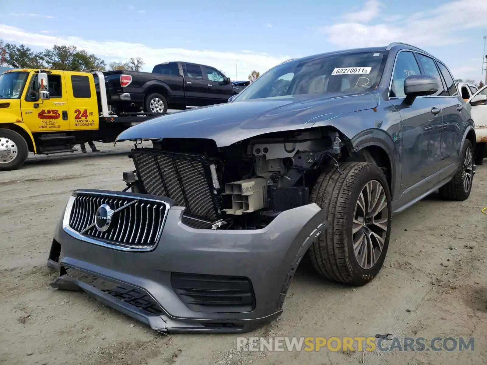 2 Photograph of a damaged car YV4102CK6L1571744 VOLVO XC90 2020