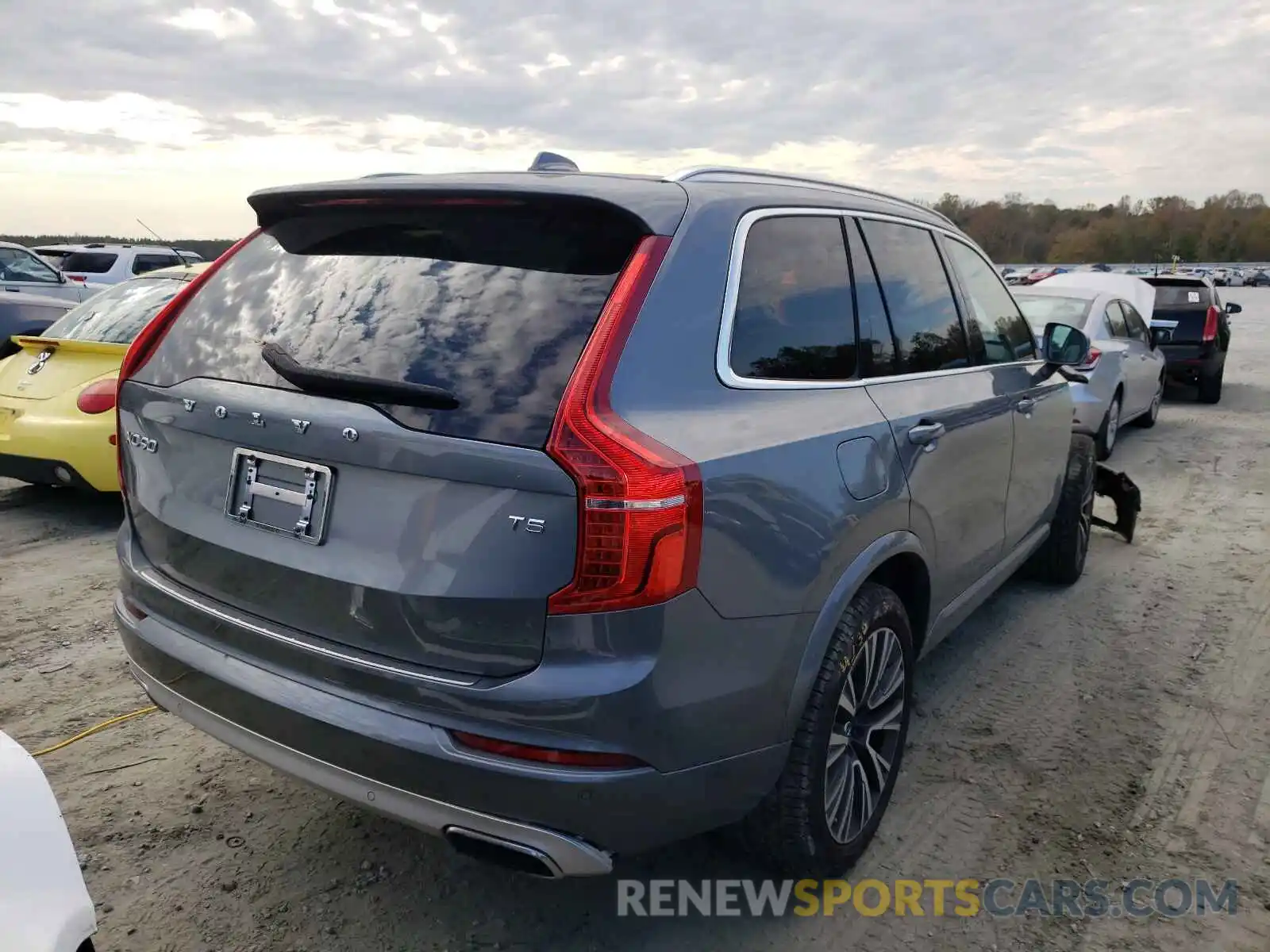 4 Photograph of a damaged car YV4102CK6L1571744 VOLVO XC90 2020