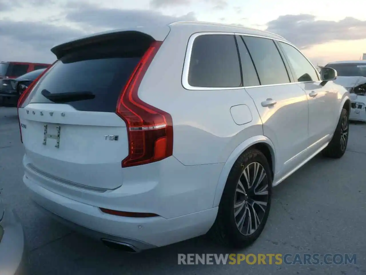 4 Photograph of a damaged car YV4102PK0L1589747 VOLVO XC90 2020