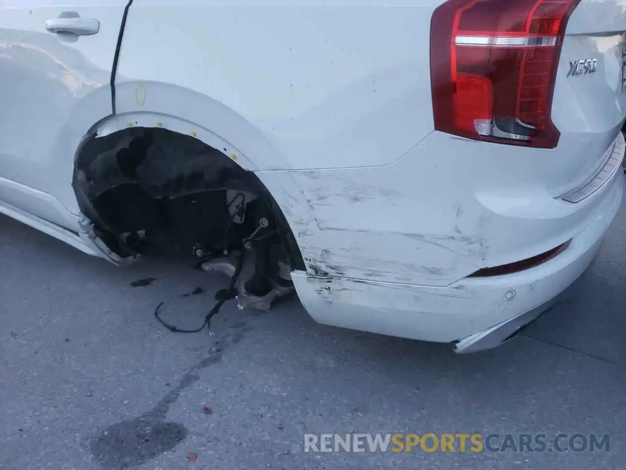 9 Photograph of a damaged car YV4102PK0L1589747 VOLVO XC90 2020