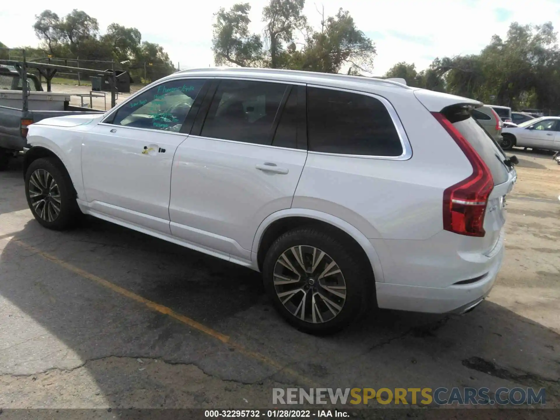 3 Photograph of a damaged car YV4102PK5L1591865 VOLVO XC90 2020