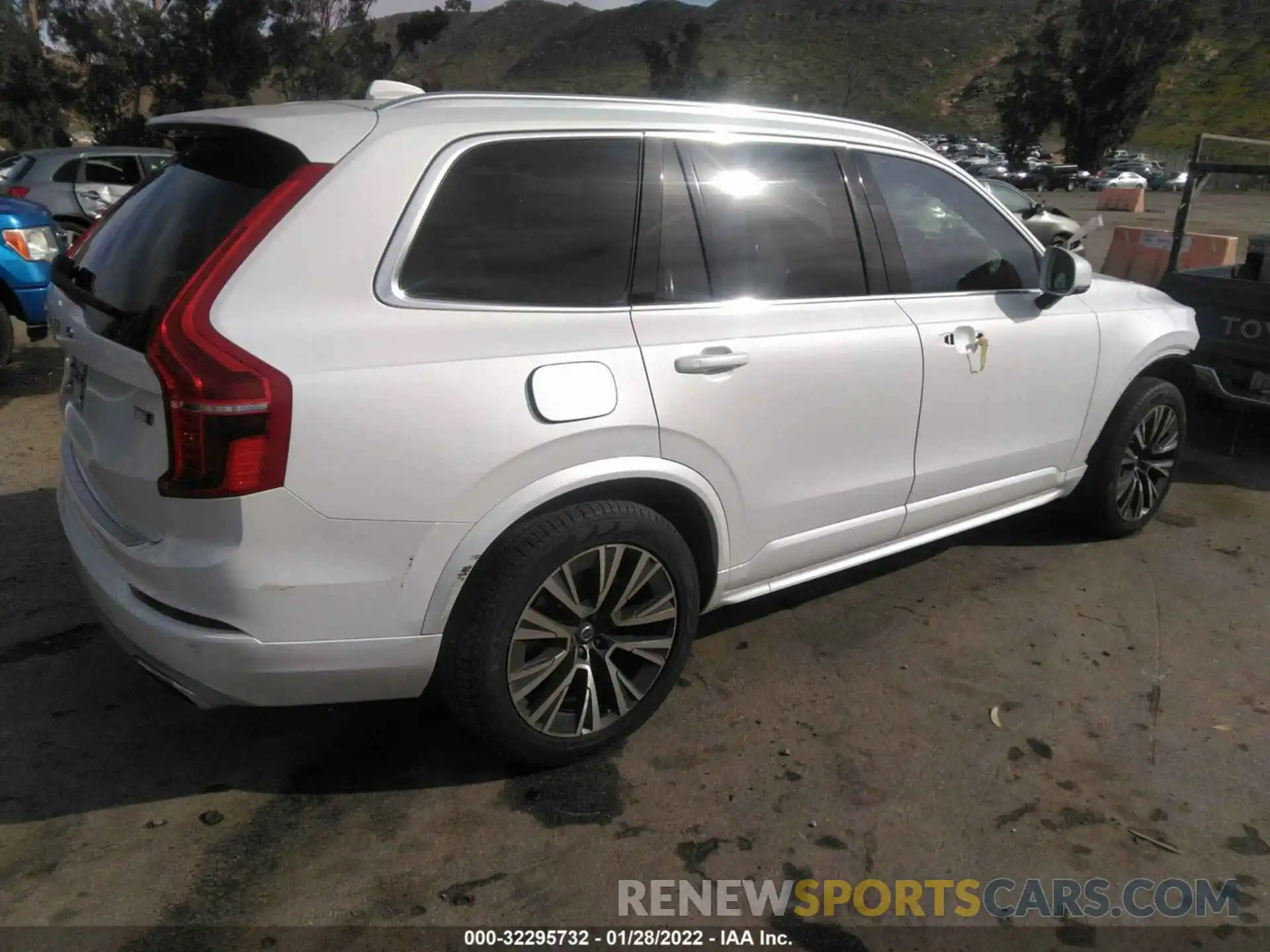 4 Photograph of a damaged car YV4102PK5L1591865 VOLVO XC90 2020