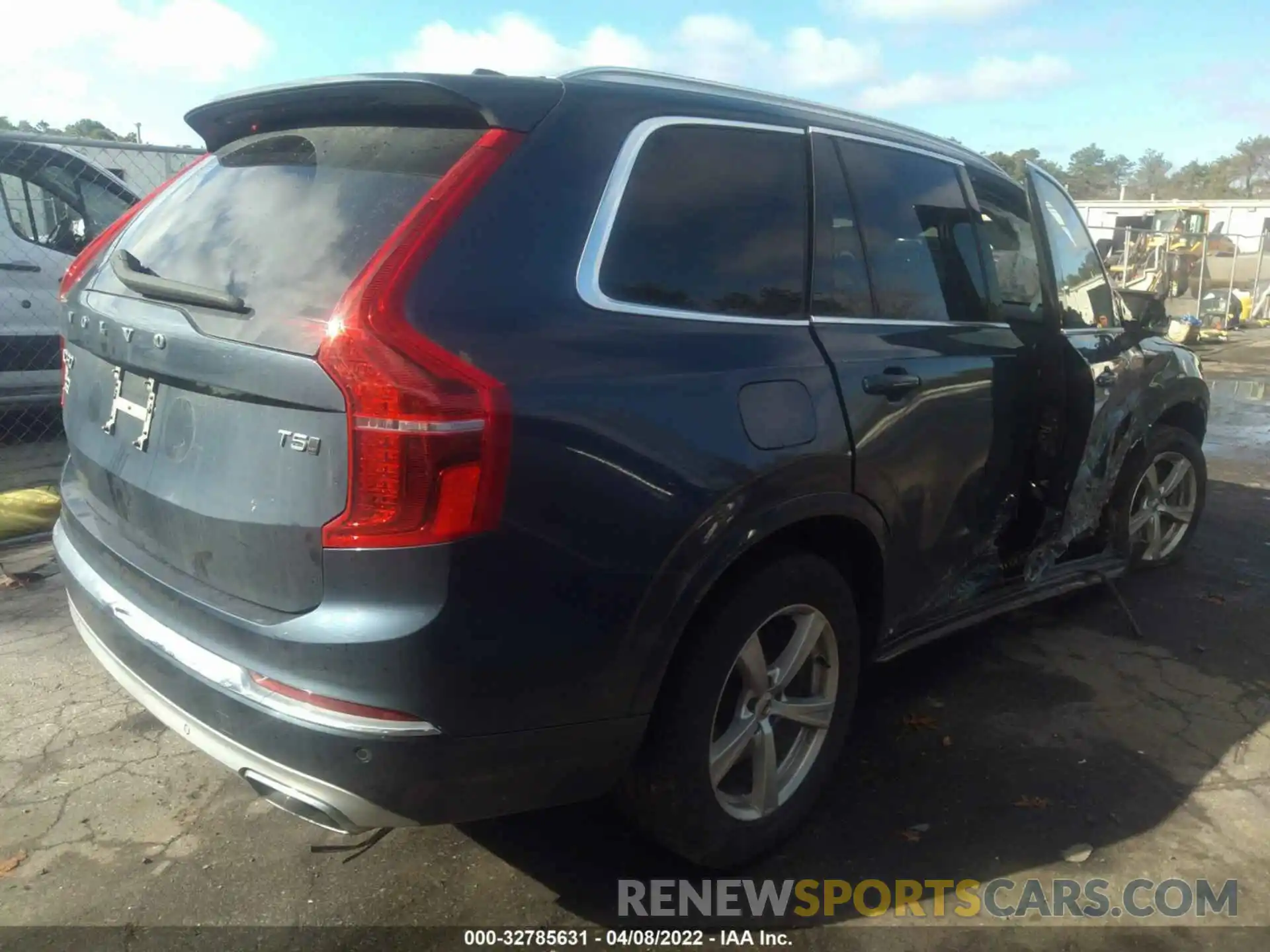 4 Photograph of a damaged car YV4102PK6L1532212 VOLVO XC90 2020