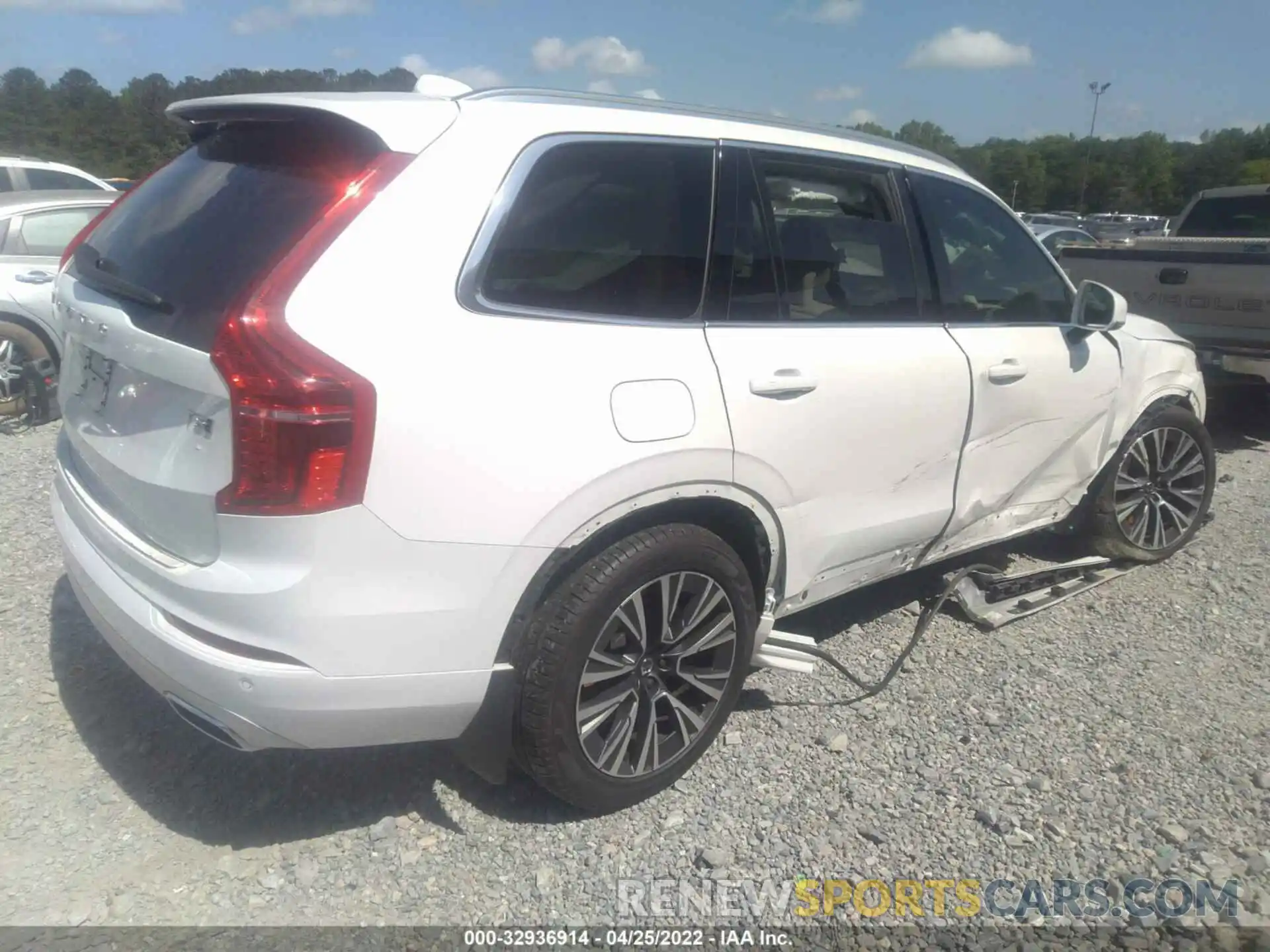 4 Photograph of a damaged car YV4102PK7L1622307 VOLVO XC90 2020