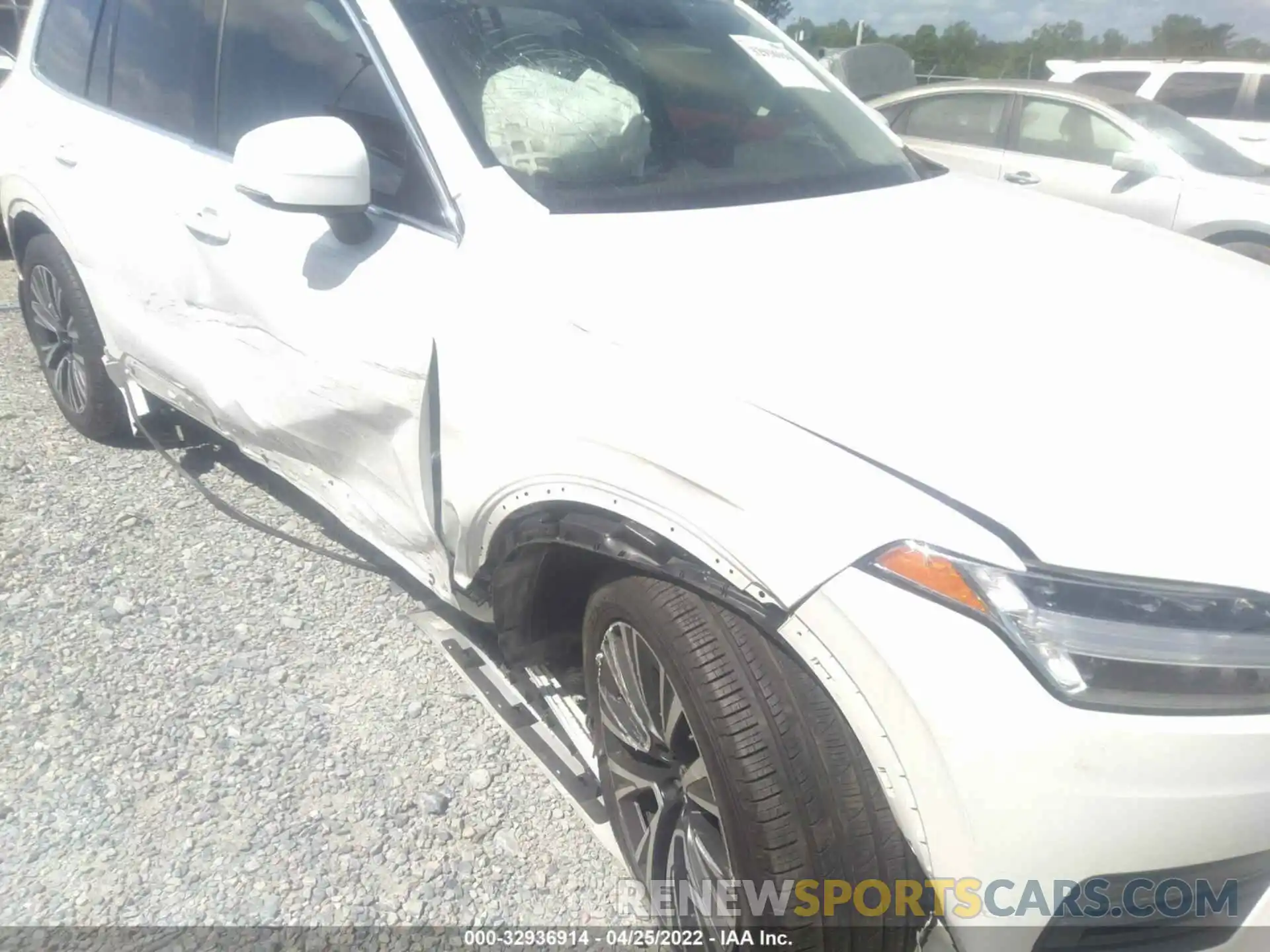 6 Photograph of a damaged car YV4102PK7L1622307 VOLVO XC90 2020