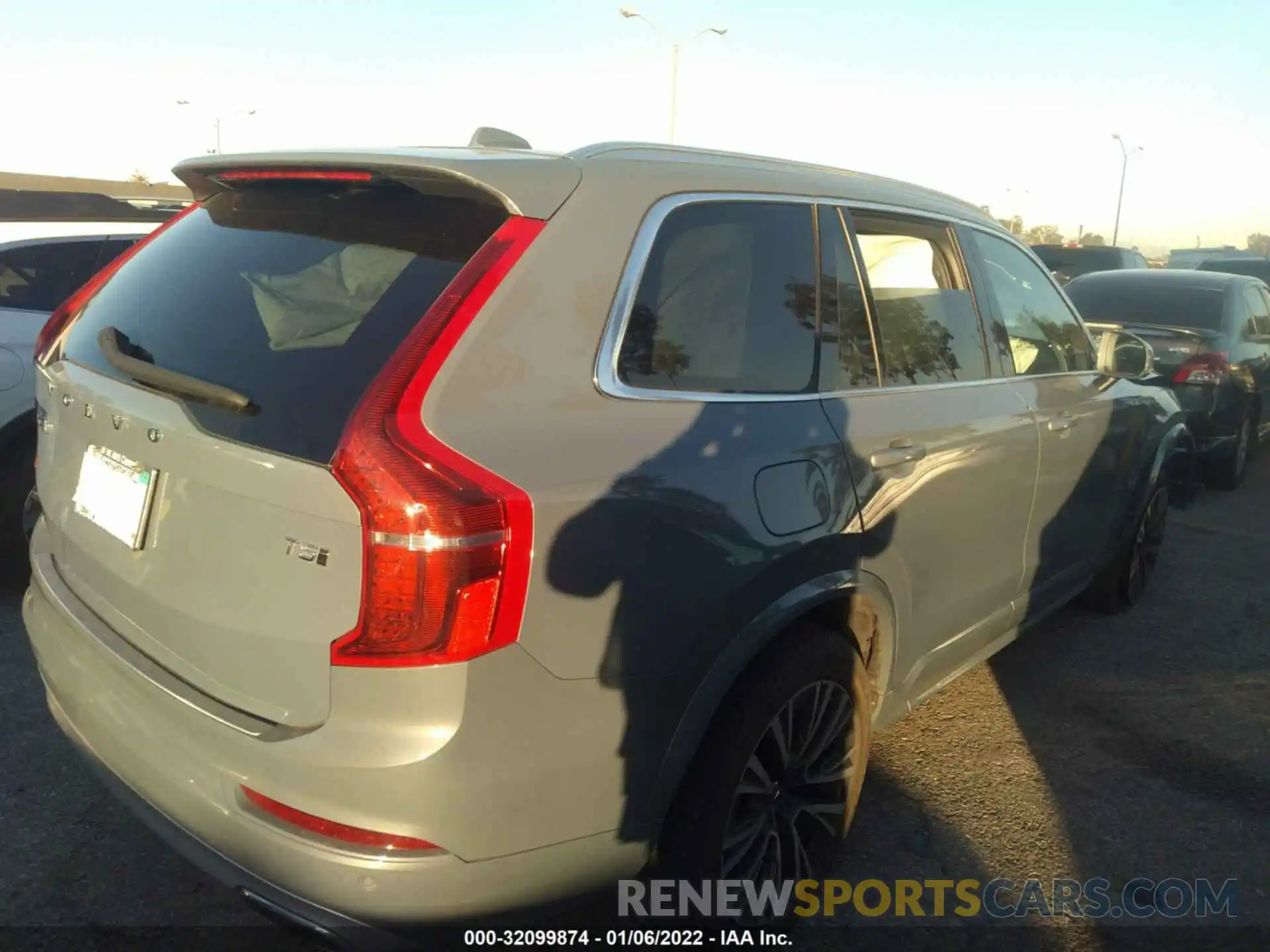 3 Photograph of a damaged car YV4102PK8L1547889 VOLVO XC90 2020