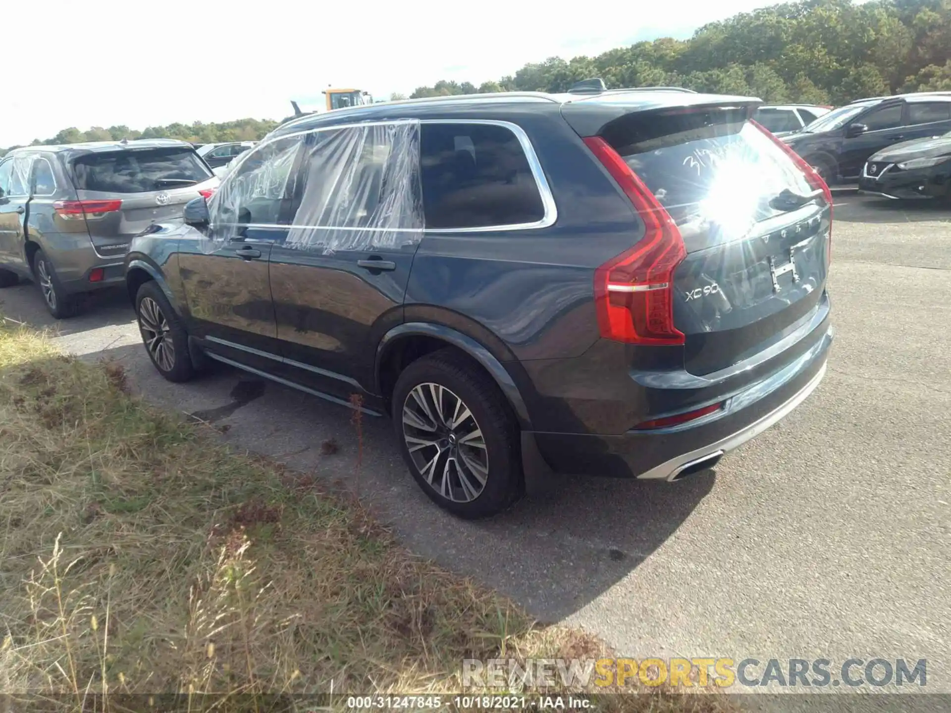 3 Photograph of a damaged car YV4102PK9L1571361 VOLVO XC90 2020