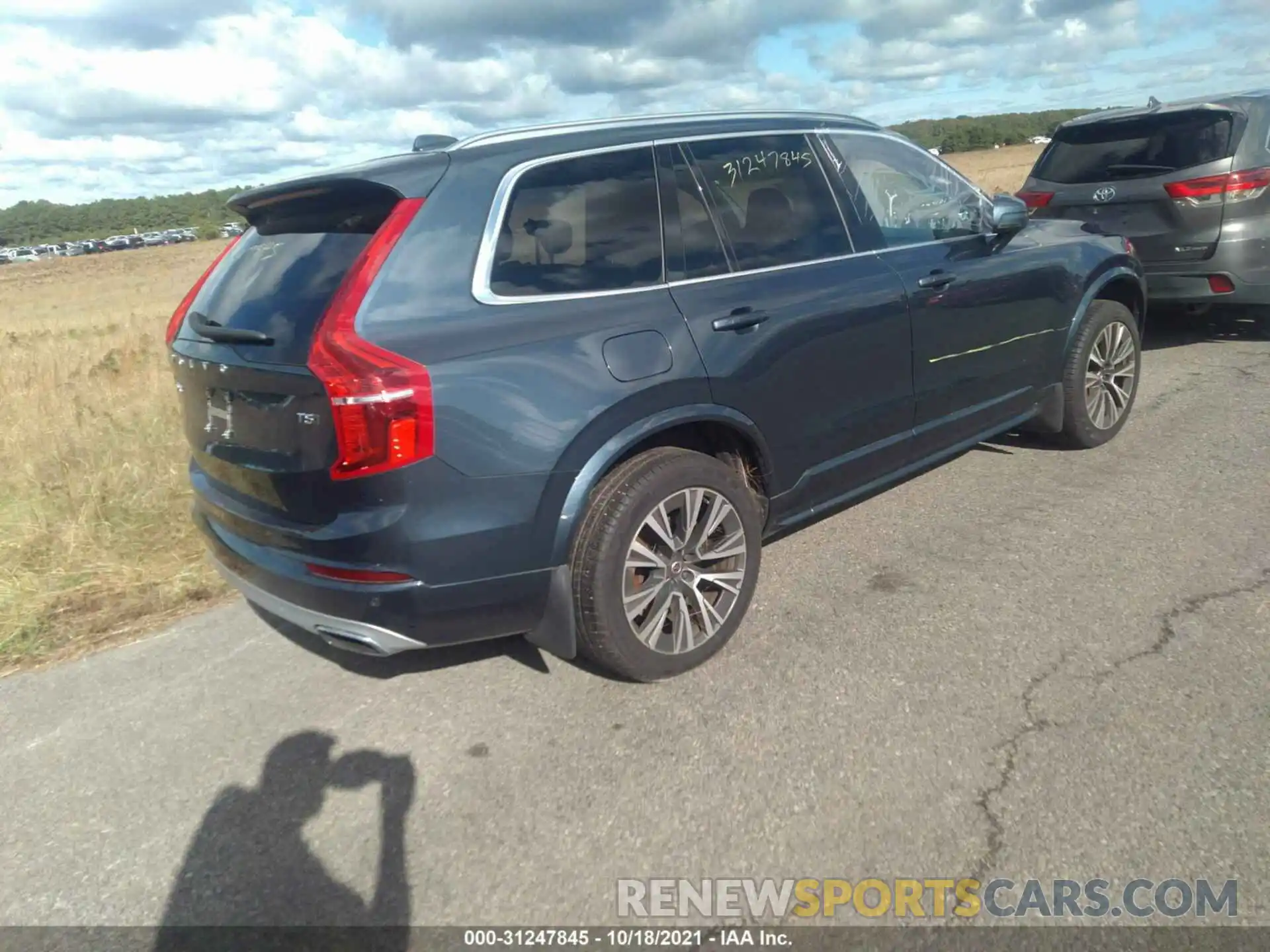 4 Photograph of a damaged car YV4102PK9L1571361 VOLVO XC90 2020