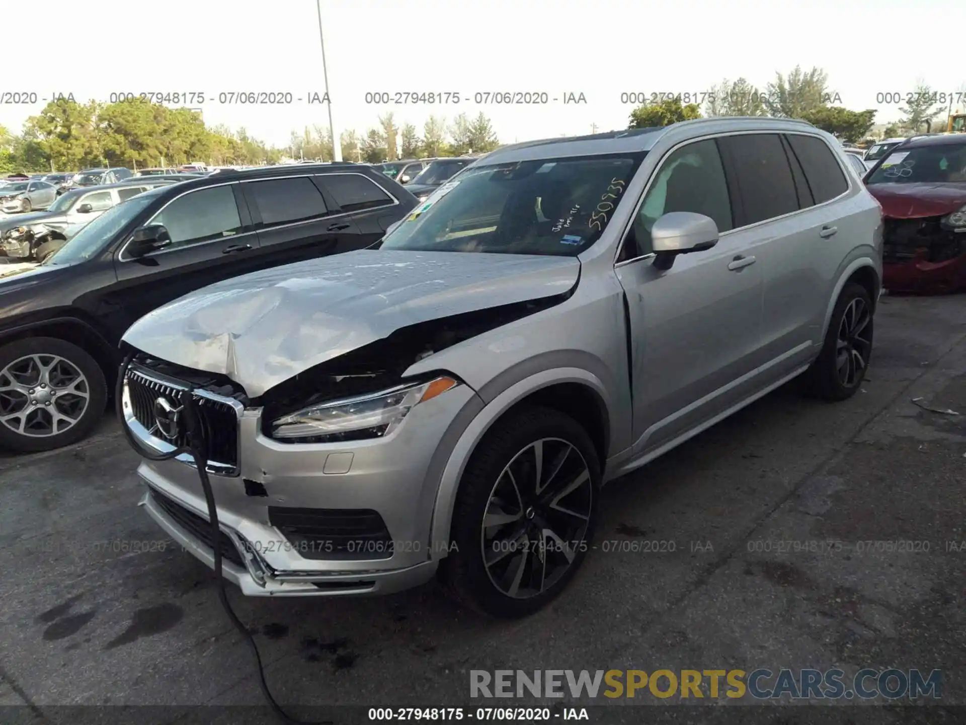 2 Photograph of a damaged car YV4A221K0L1550935 VOLVO XC90 2020