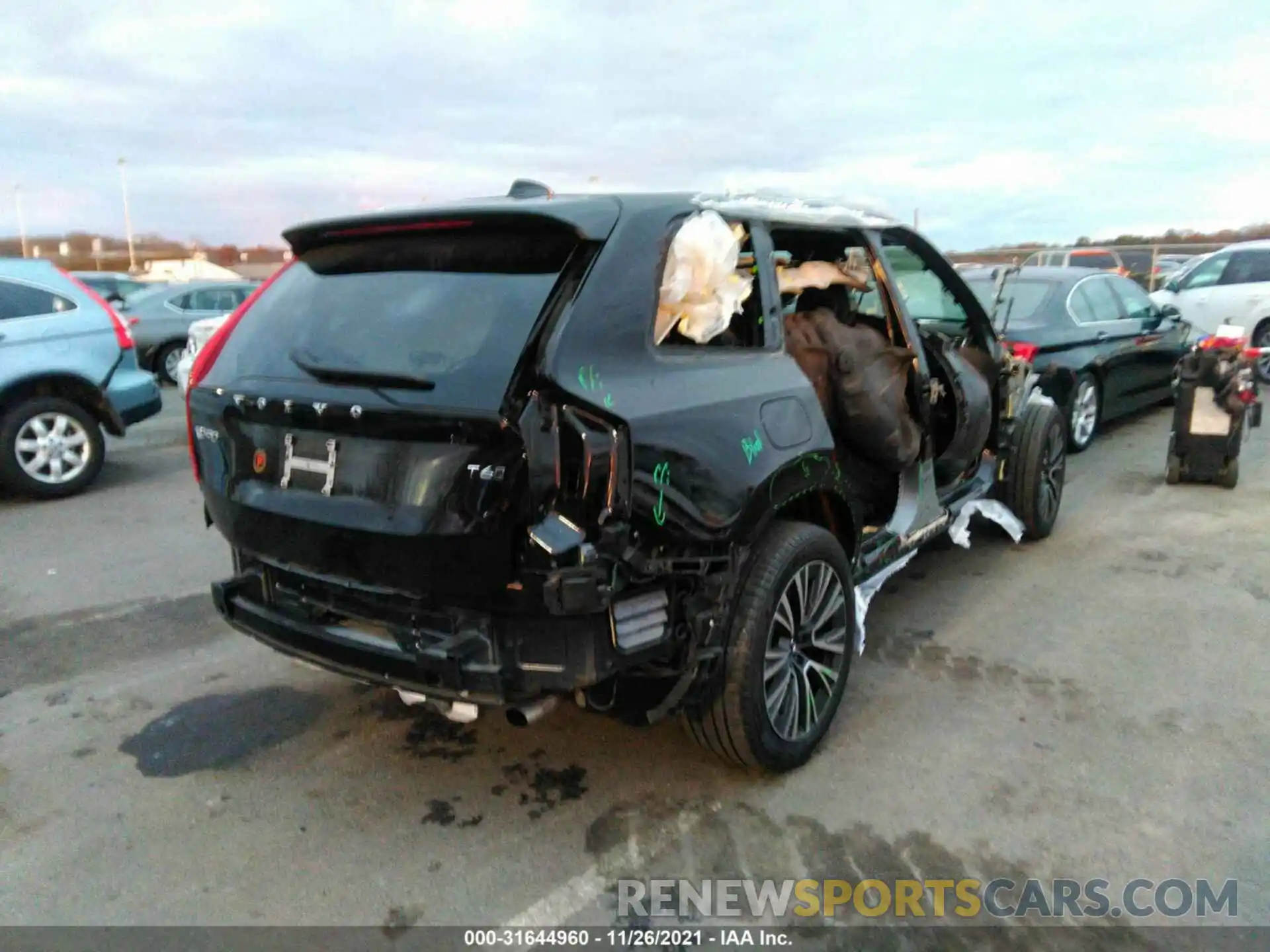 4 Photograph of a damaged car YV4A221K4L1598745 VOLVO XC90 2020