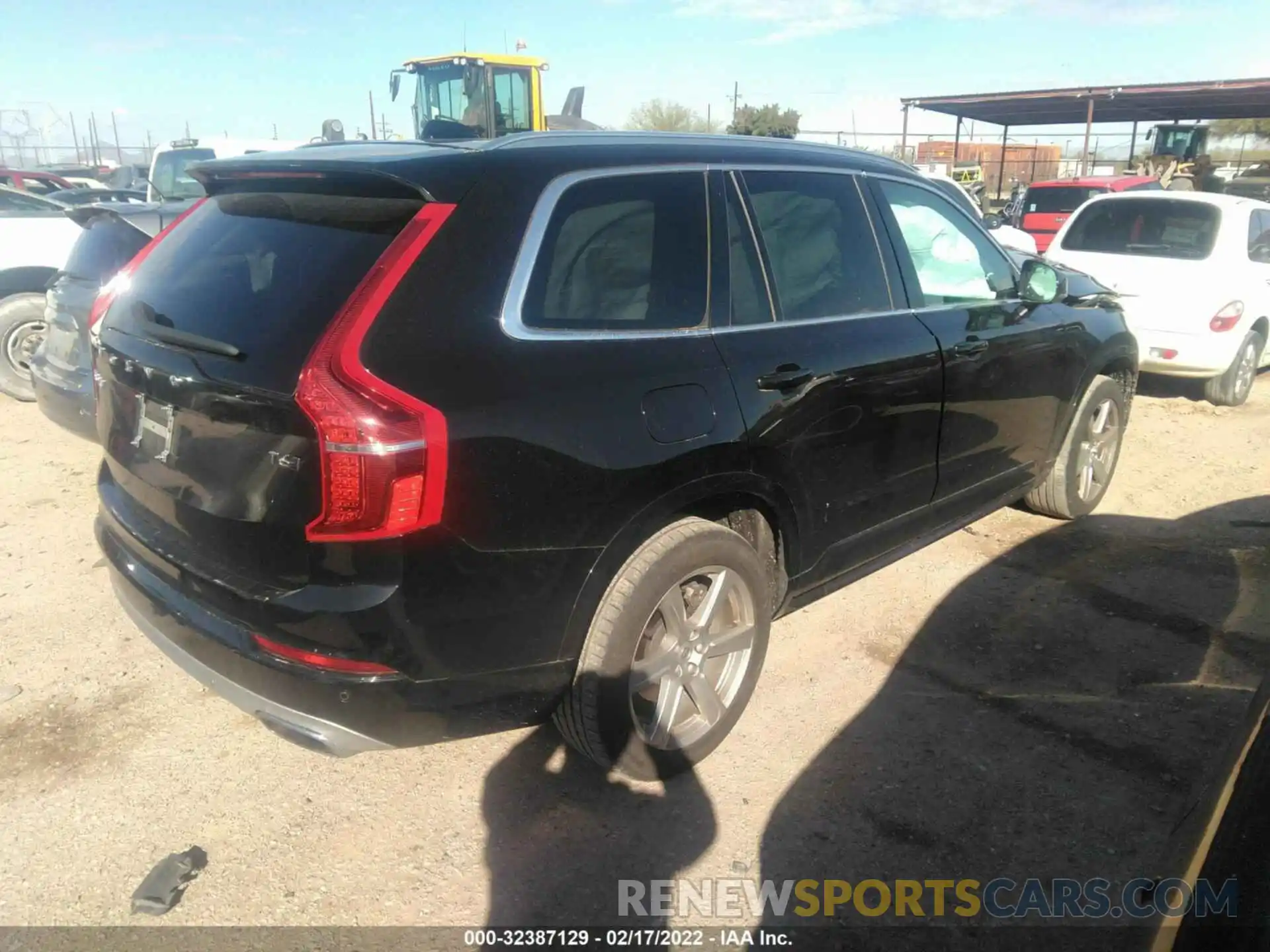 4 Photograph of a damaged car YV4A221K5L1606075 VOLVO XC90 2020