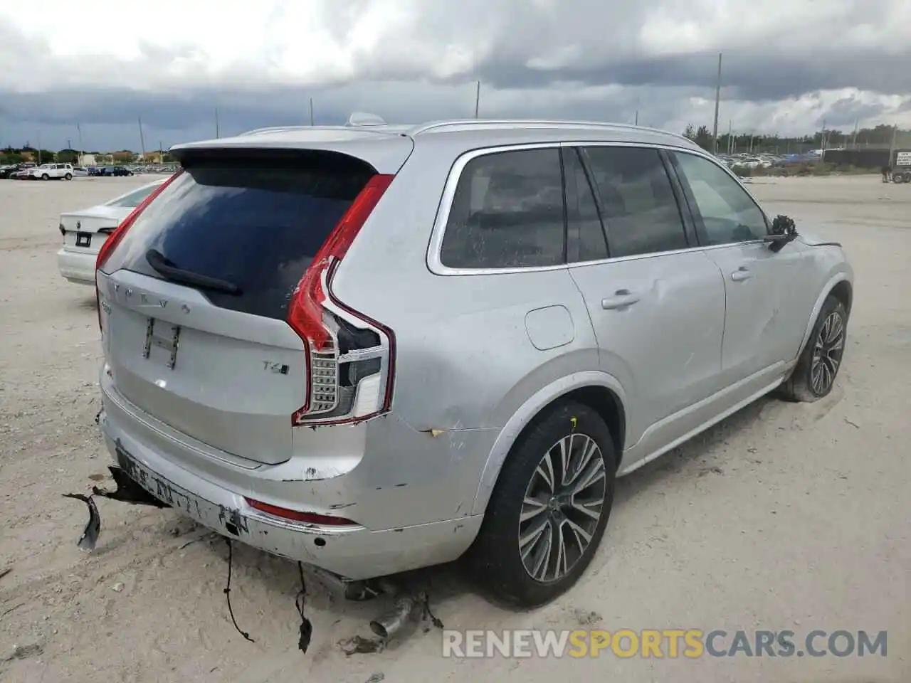 4 Photograph of a damaged car YV4A221K6L1588671 VOLVO XC90 2020