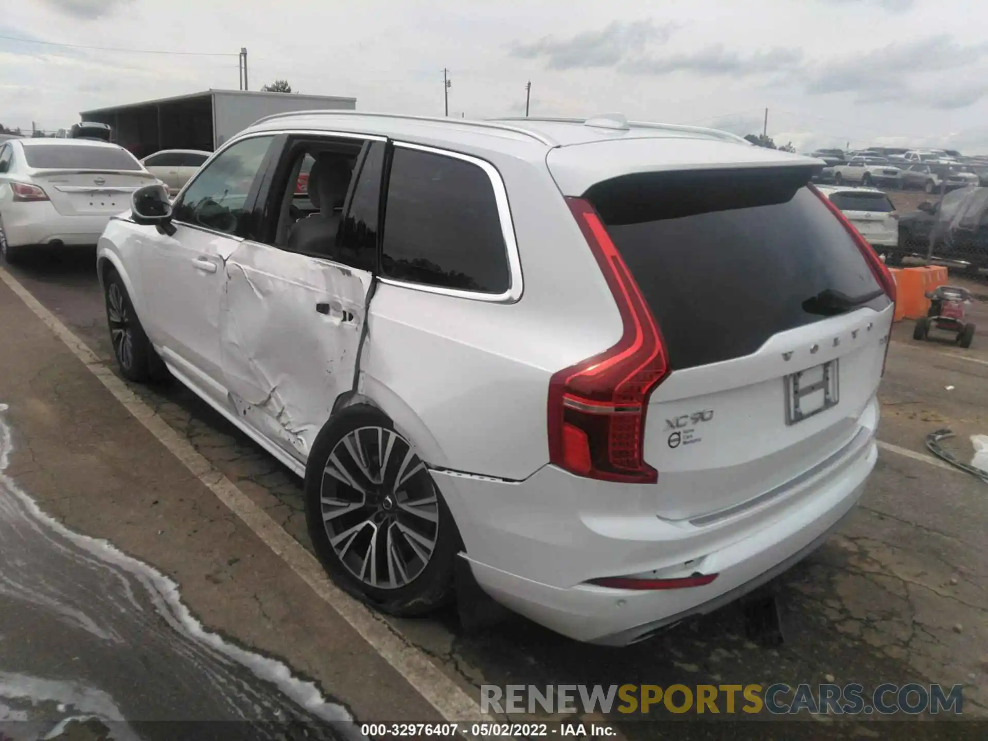 3 Photograph of a damaged car YV4A221K7L1562869 VOLVO XC90 2020