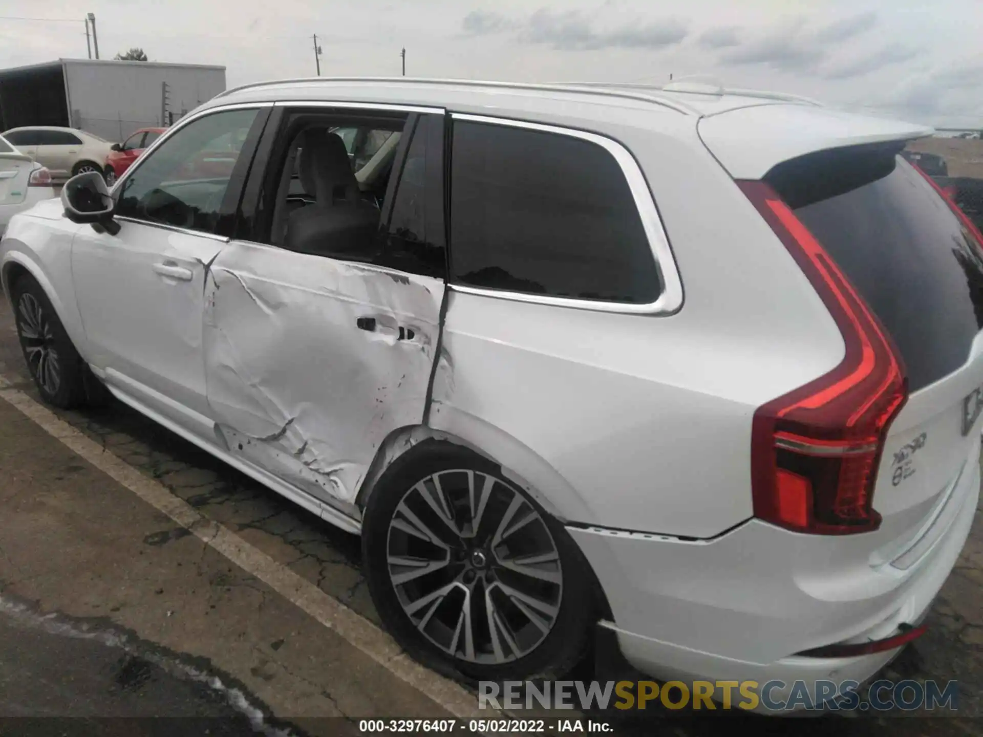 6 Photograph of a damaged car YV4A221K7L1562869 VOLVO XC90 2020