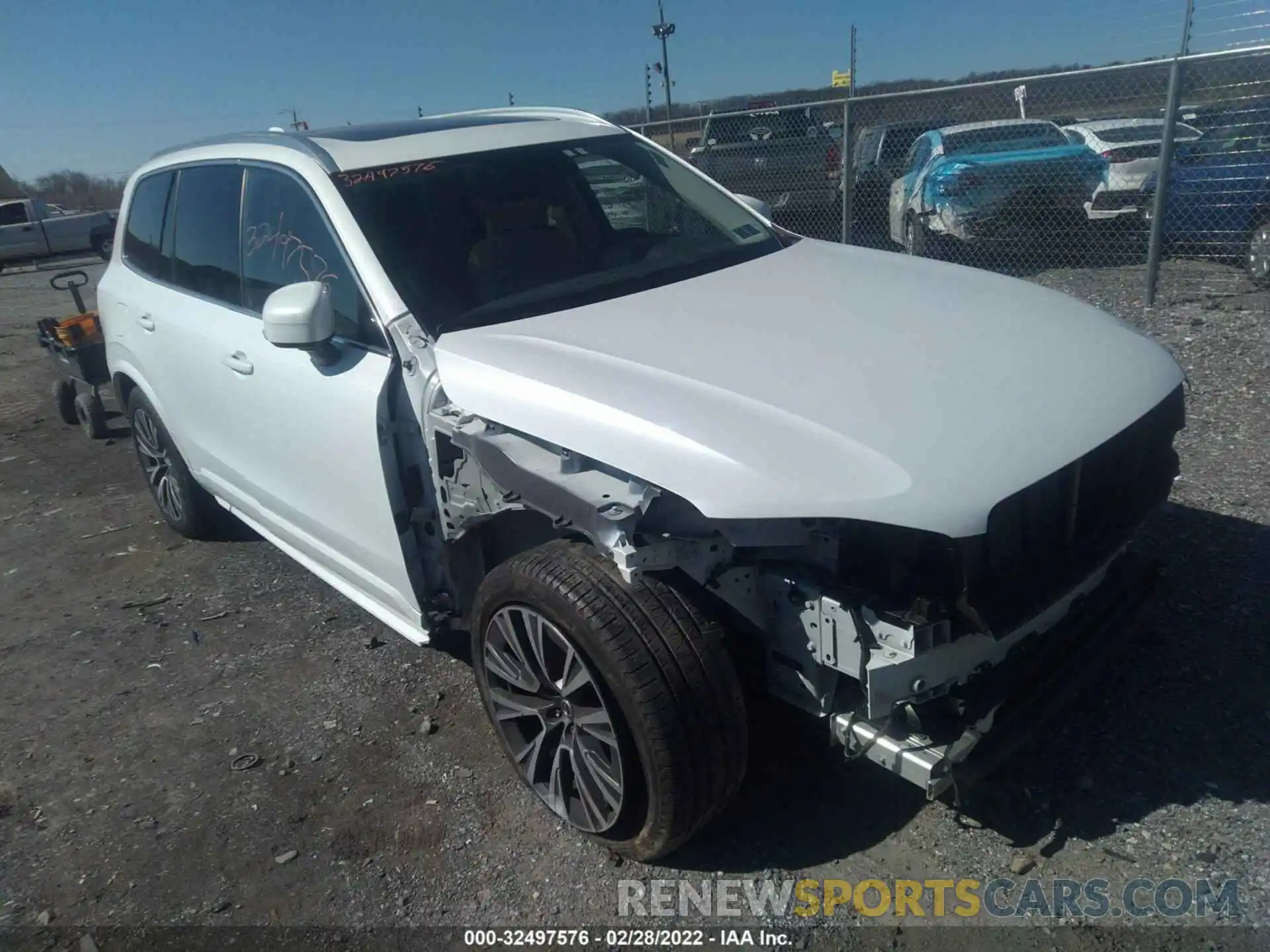 1 Photograph of a damaged car YV4A221KXL1566236 VOLVO XC90 2020