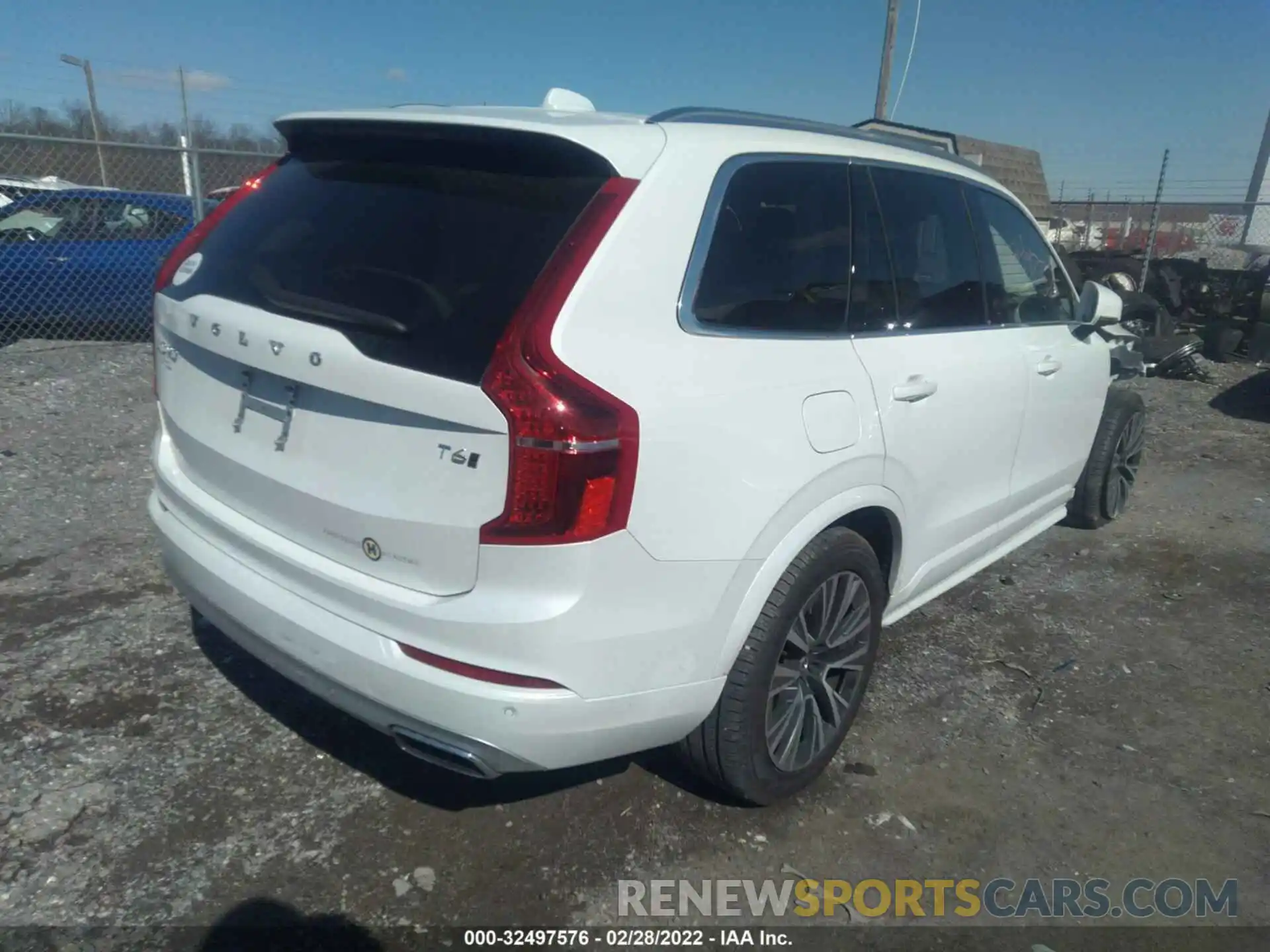 4 Photograph of a damaged car YV4A221KXL1566236 VOLVO XC90 2020