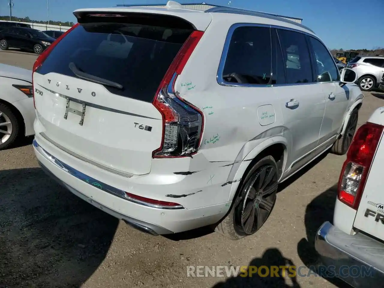 3 Photograph of a damaged car YV4A221L2L1554073 VOLVO XC90 2020