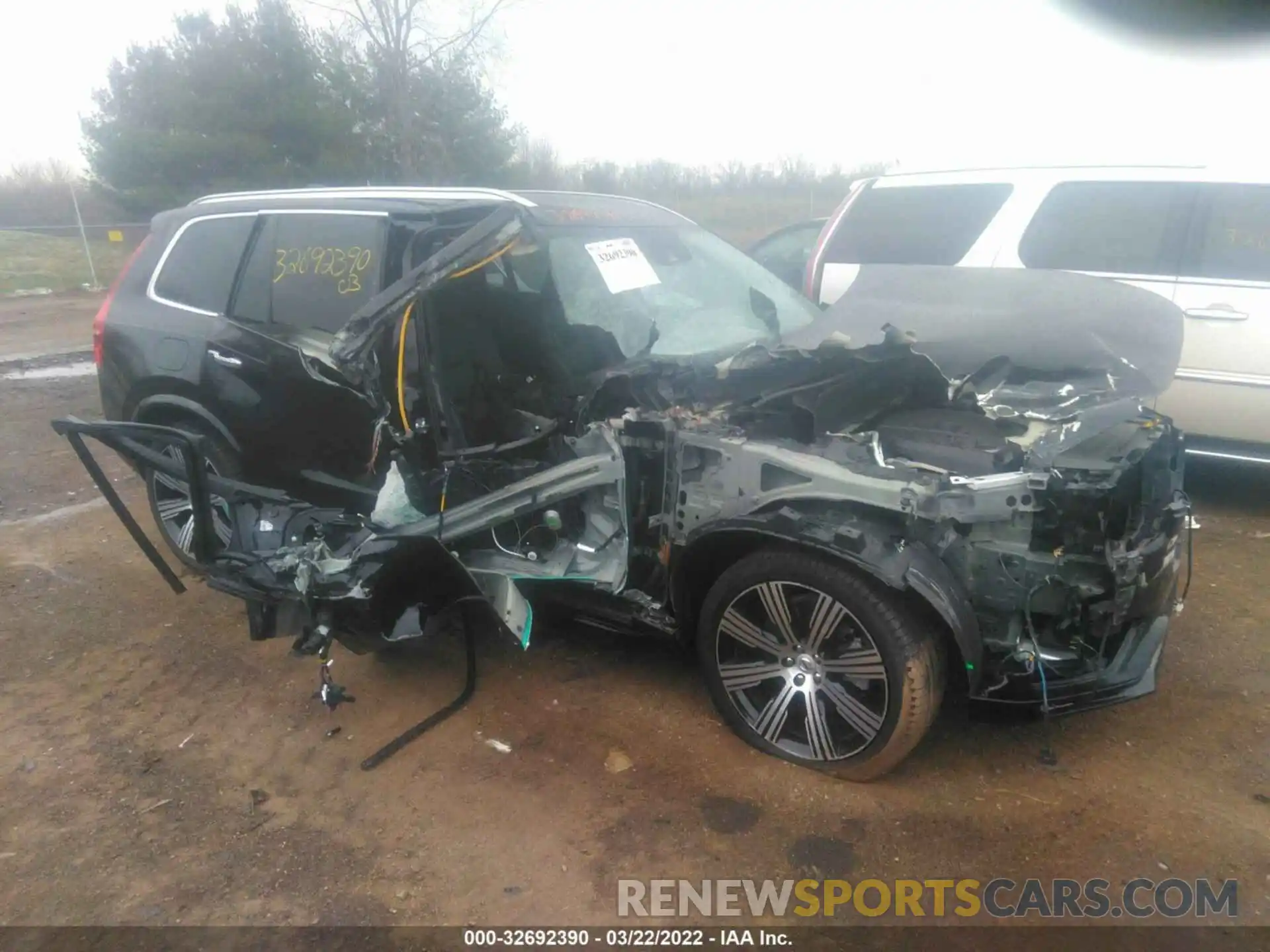 1 Photograph of a damaged car YV4A221L3L1567561 VOLVO XC90 2020