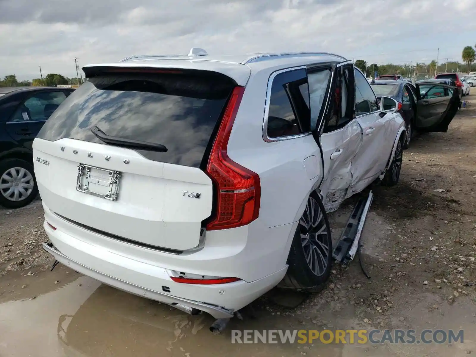 4 Photograph of a damaged car YV4A22PK0L1560856 VOLVO XC90 2020