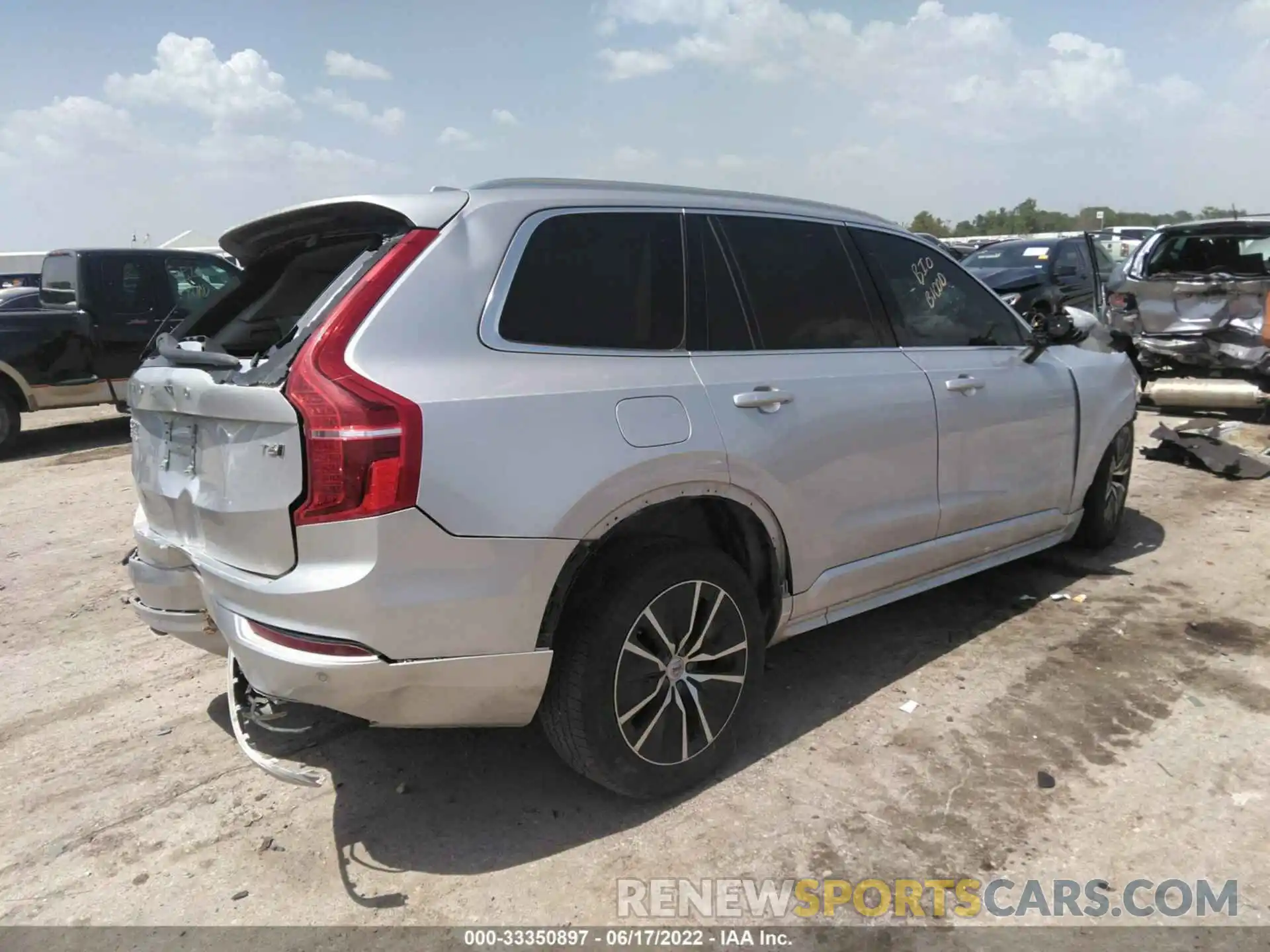 4 Фотография поврежденного автомобиля YV4A22PK3L1530735 VOLVO XC90 2020