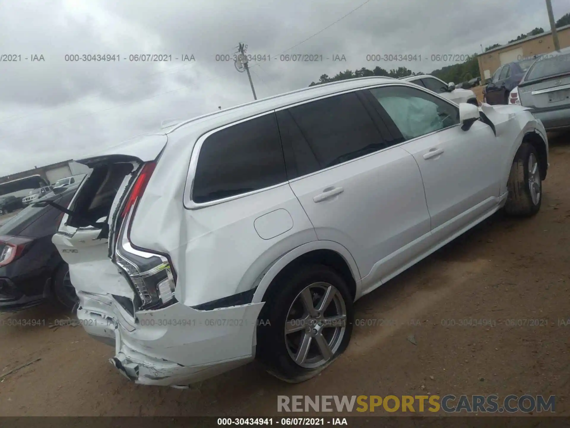 4 Photograph of a damaged car YV4A22PK4L1581466 VOLVO XC90 2020