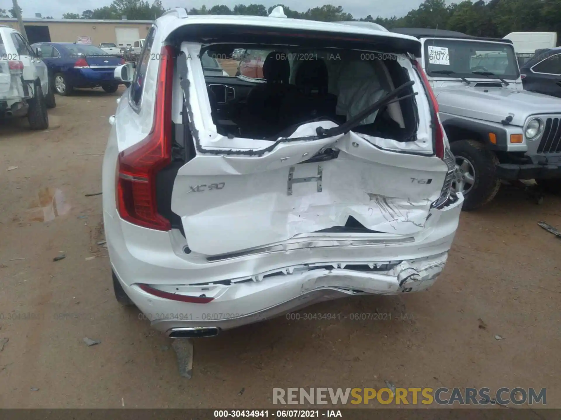 6 Photograph of a damaged car YV4A22PK4L1581466 VOLVO XC90 2020