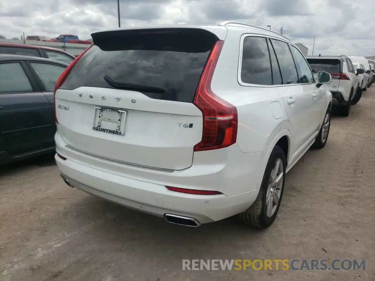 4 Photograph of a damaged car YV4A22PK6L1615522 VOLVO XC90 2020