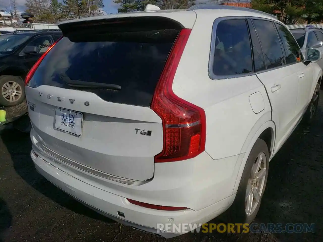 4 Photograph of a damaged car YV4A22PK8L1615098 VOLVO XC90 2020