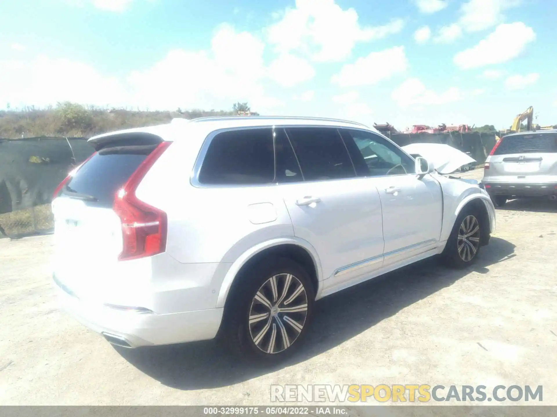 4 Photograph of a damaged car YV4A22PL1L1552726 VOLVO XC90 2020