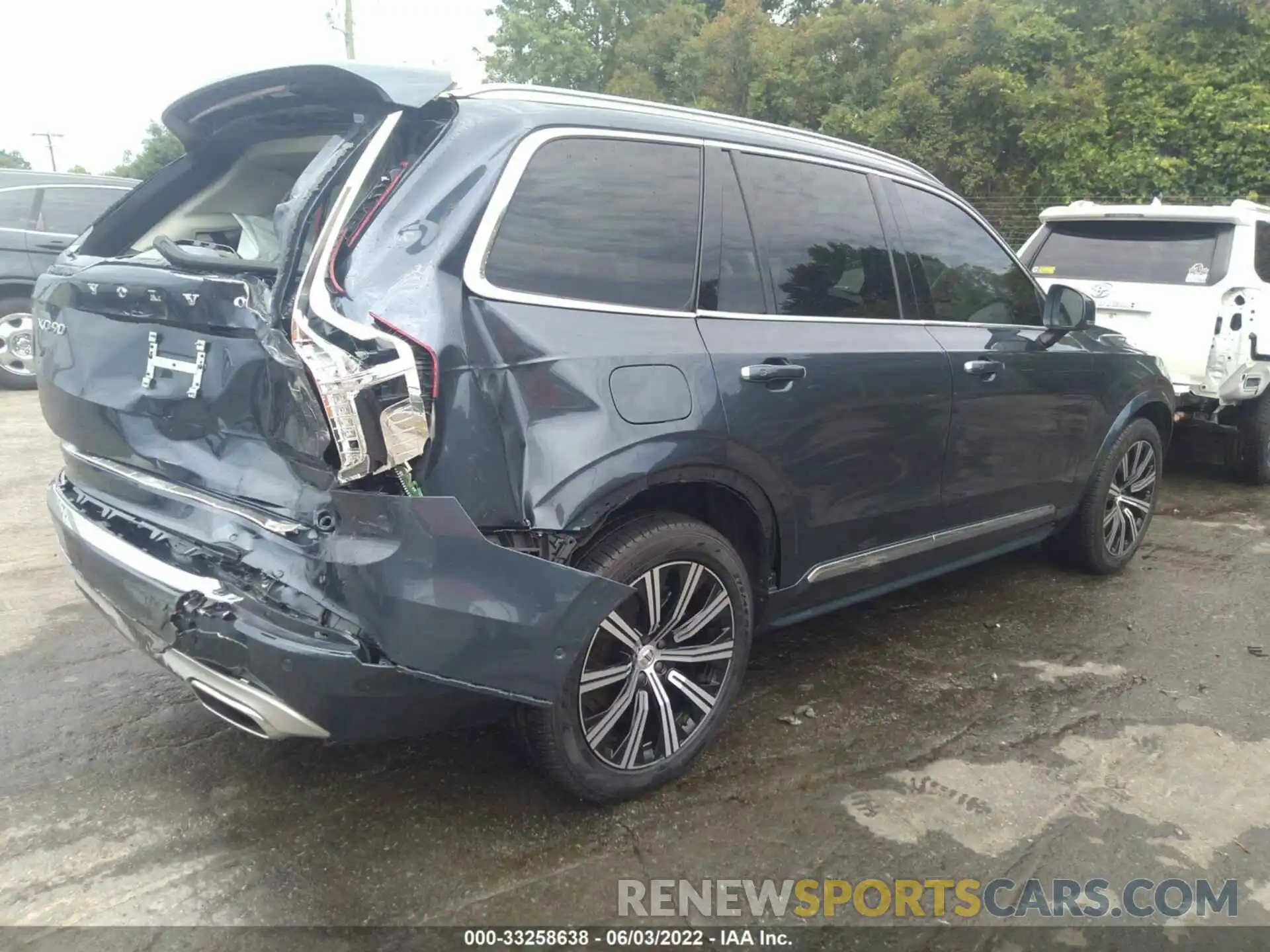 4 Photograph of a damaged car YV4A22PL2L1614117 VOLVO XC90 2020