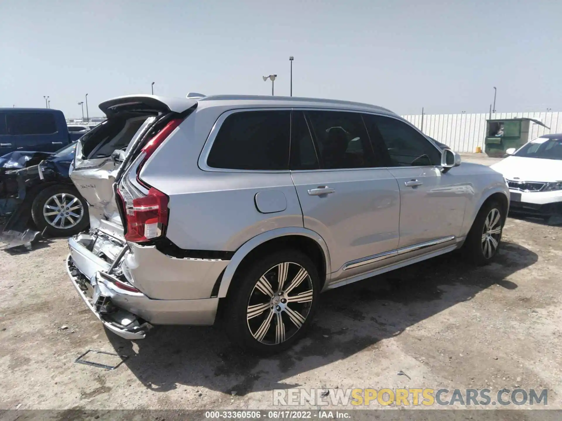 4 Photograph of a damaged car YV4A22PL4L1553028 VOLVO XC90 2020