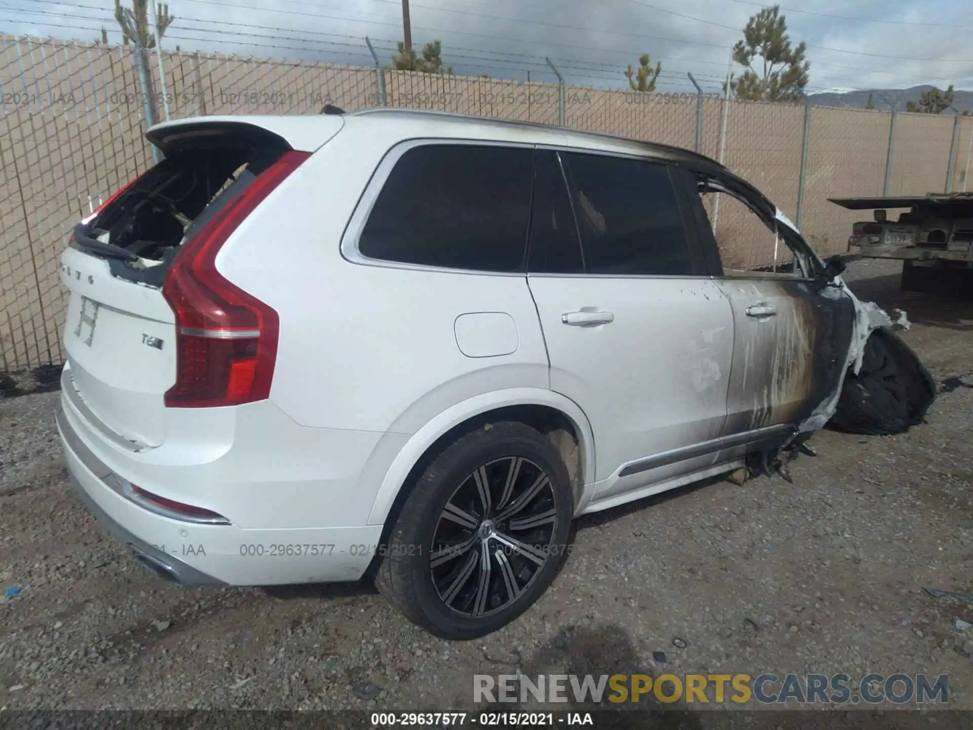 4 Photograph of a damaged car YV4A22PL5L1601880 VOLVO XC90 2020