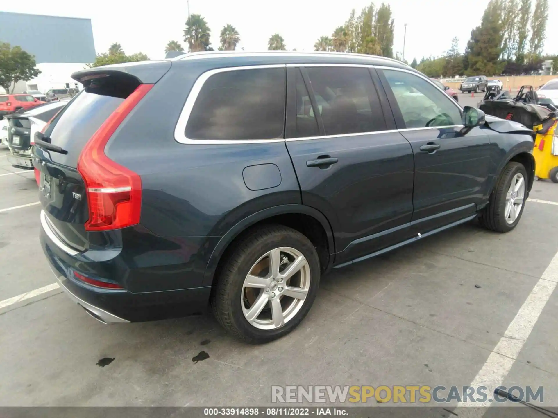 4 Photograph of a damaged car YV4BR0CK2L1622302 VOLVO XC90 2020