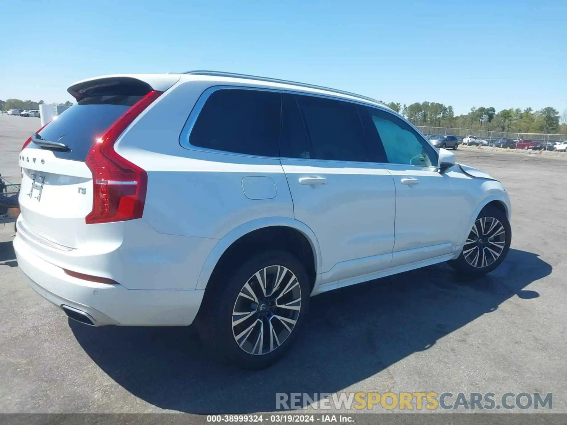 4 Photograph of a damaged car YV4102CK4M1683976 VOLVO XC90 2021