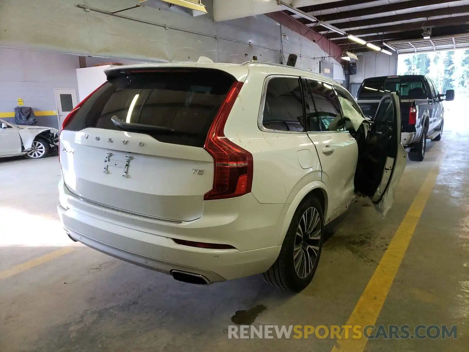 4 Photograph of a damaged car YV4102CK9M1679325 VOLVO XC90 2021