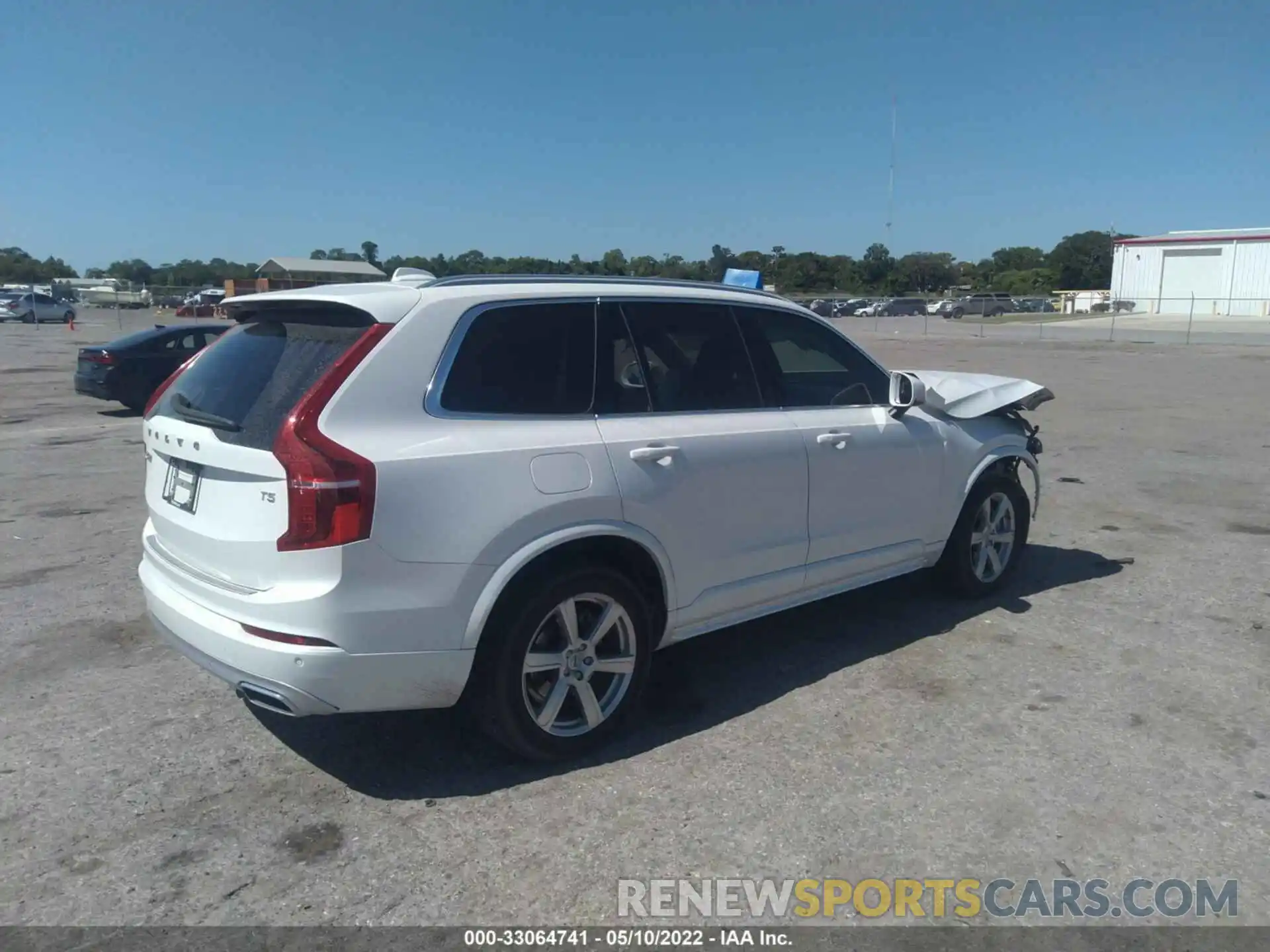 4 Photograph of a damaged car YV4102CKXM1694335 VOLVO XC90 2021