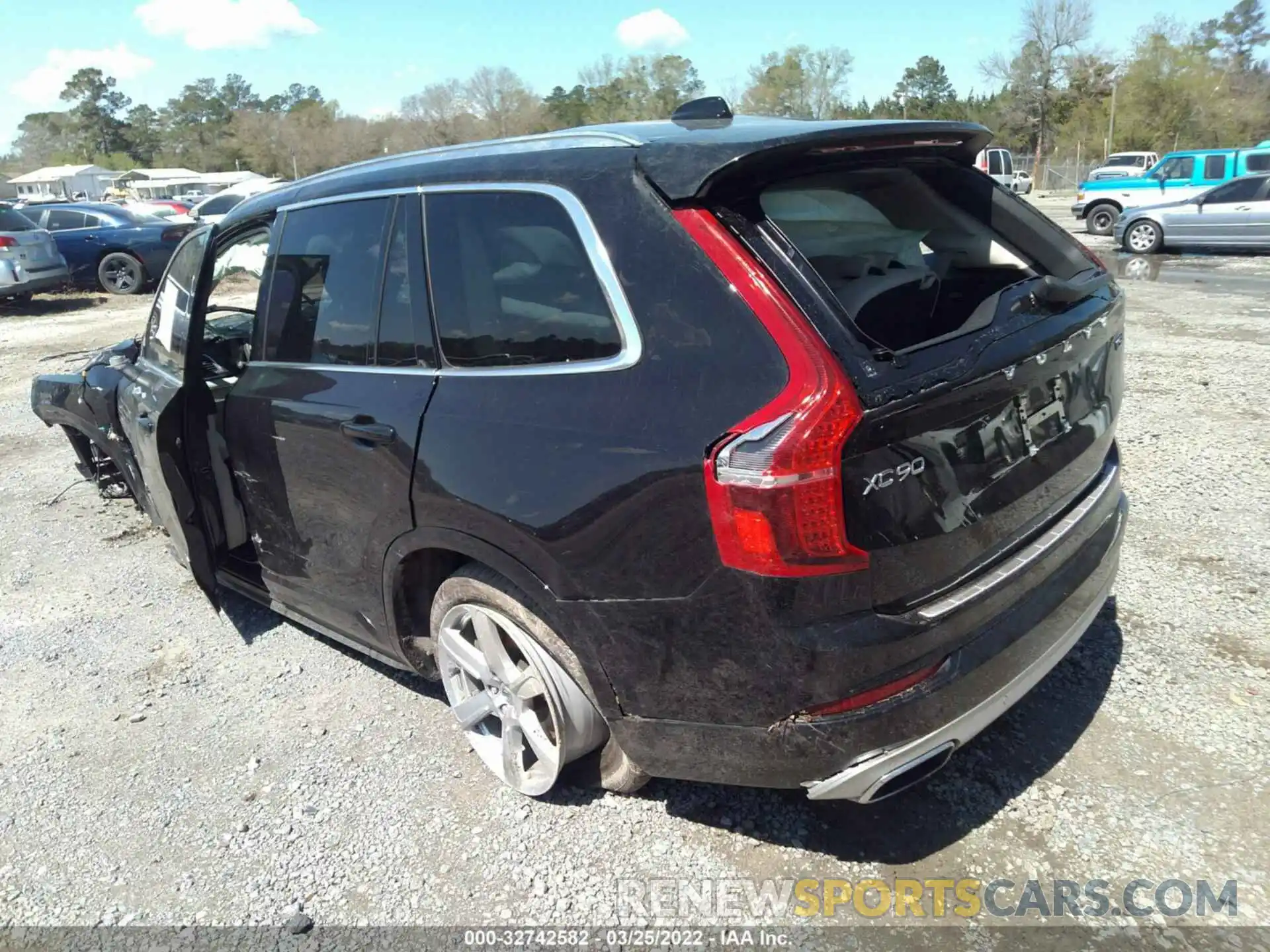 3 Photograph of a damaged car YV4102PK0M1717728 VOLVO XC90 2021