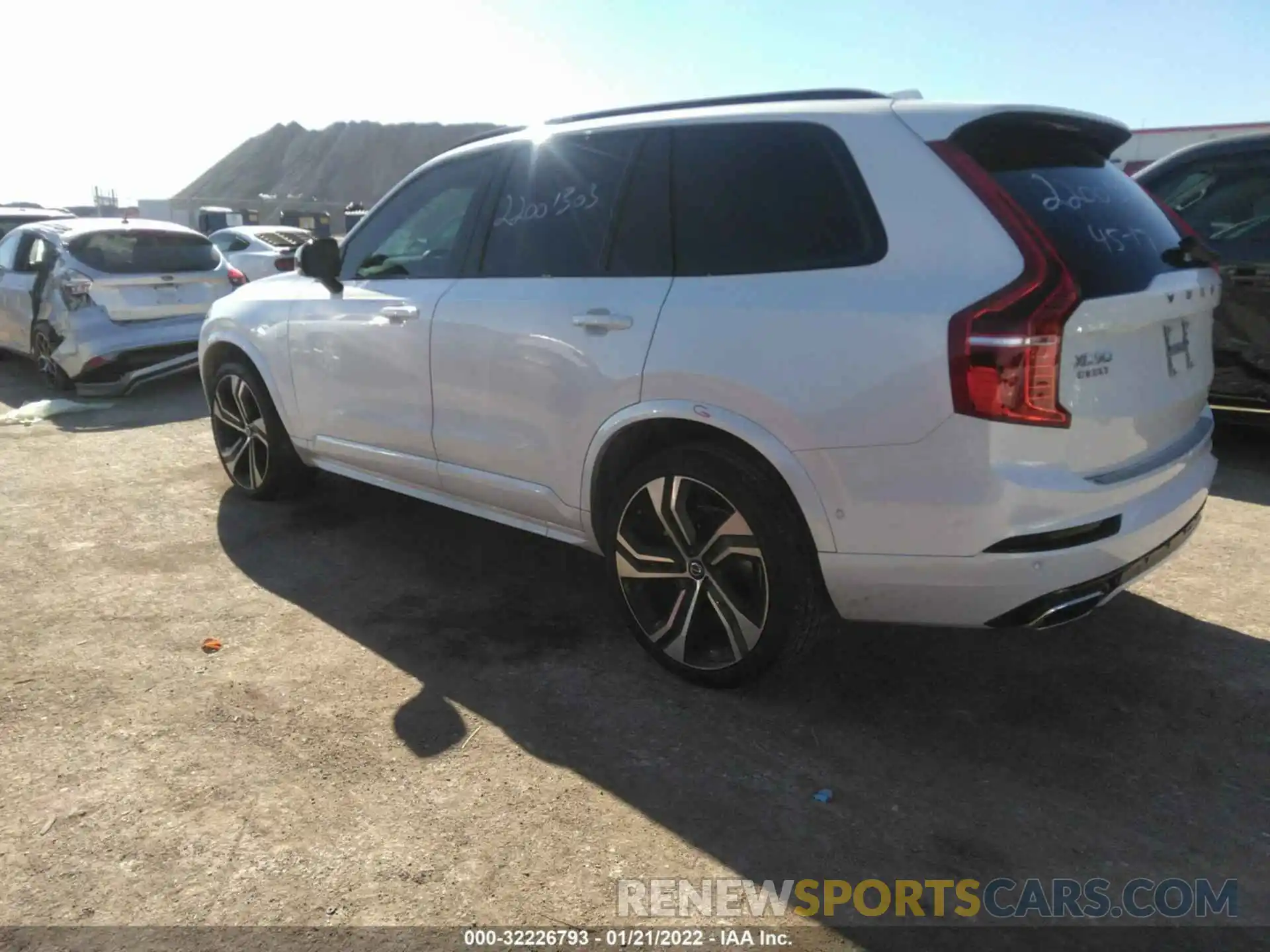 3 Photograph of a damaged car YV4102PM4M1720746 VOLVO XC90 2021