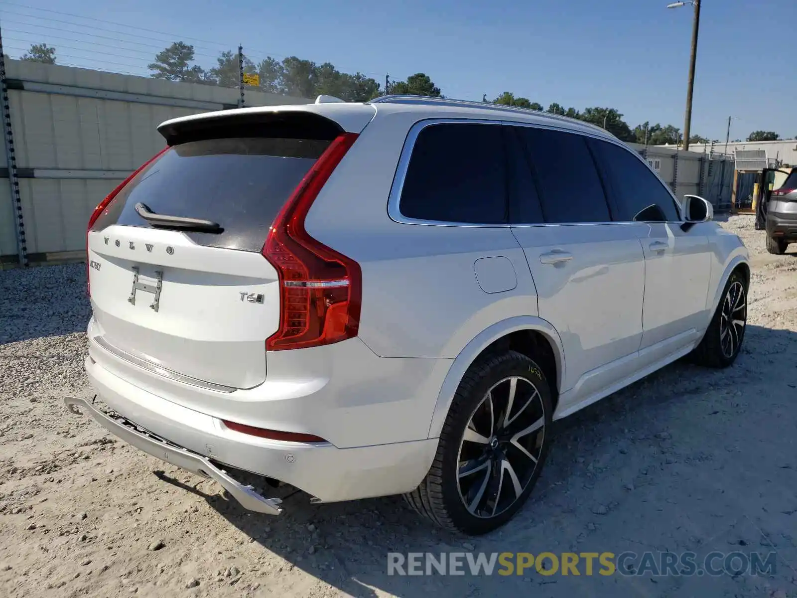 4 Photograph of a damaged car YV4A221K2M1691362 VOLVO XC90 2021